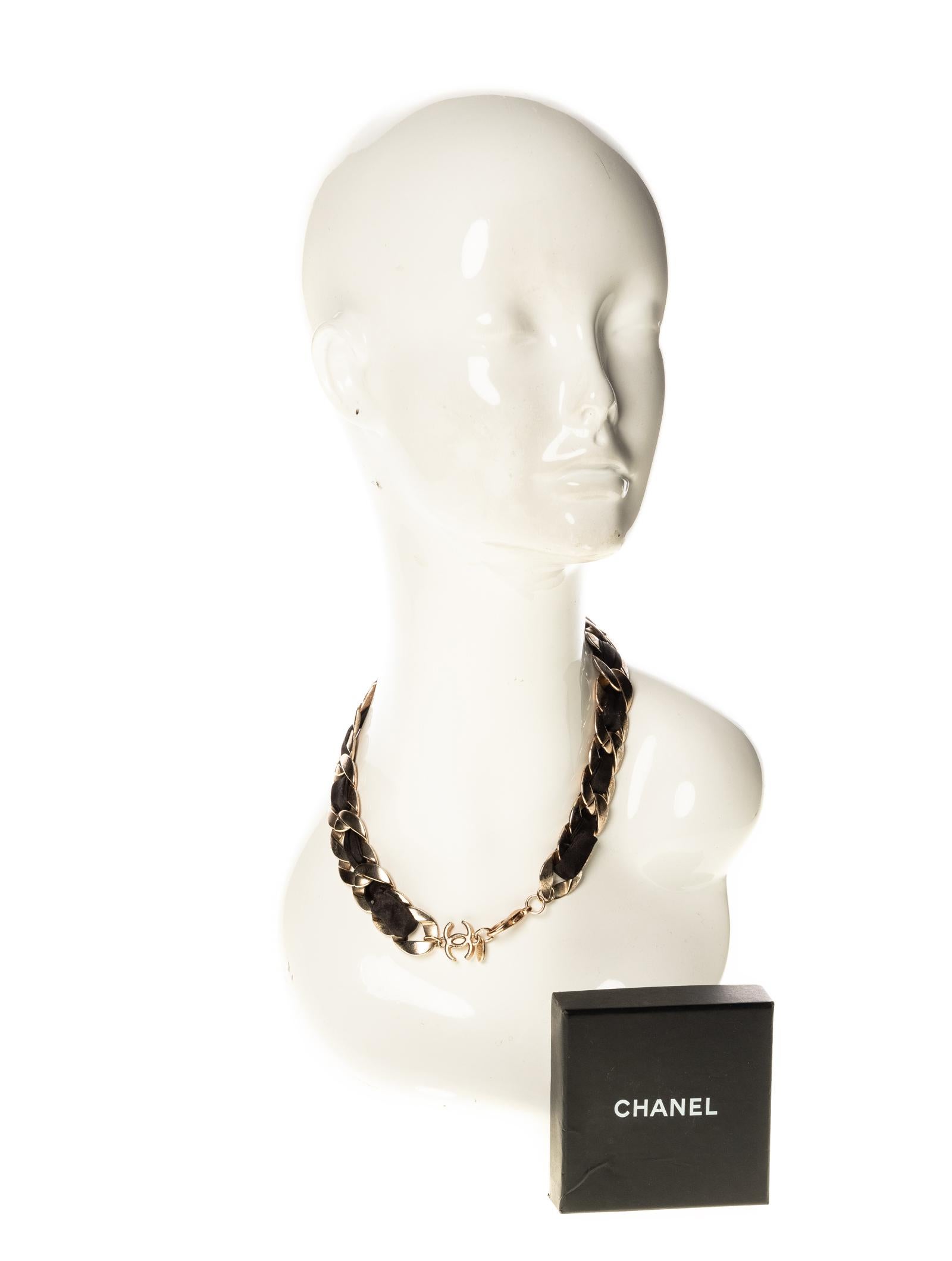 Chanel Interlocking Chain and Ribbon CC Choker Necklace  In Good Condition In Montreal, Quebec