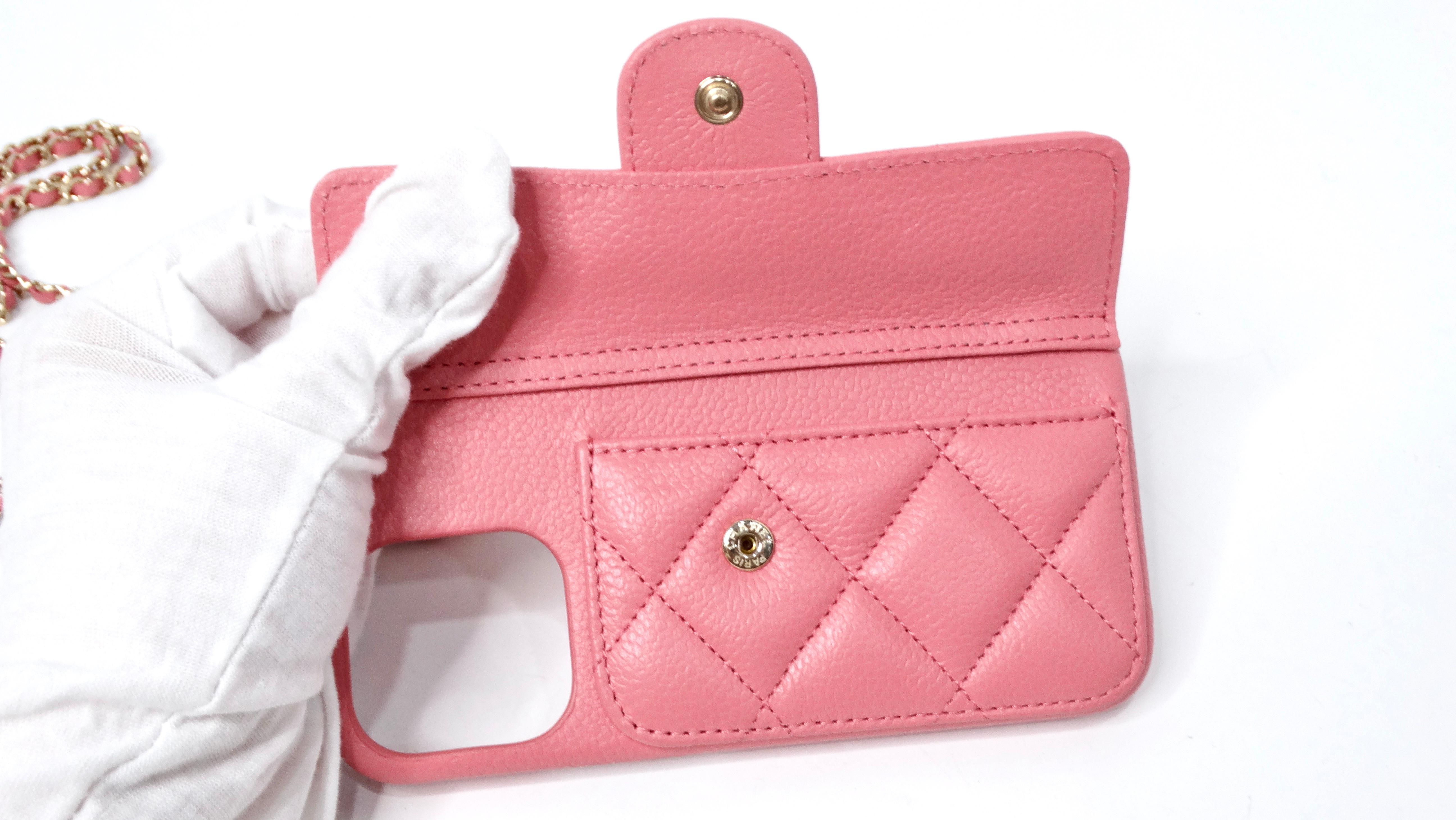Chanel iPhone 12 Pro Rosa Caviale Custodia in pelle con catena In condizioni buone in vendita a Scottsdale, AZ