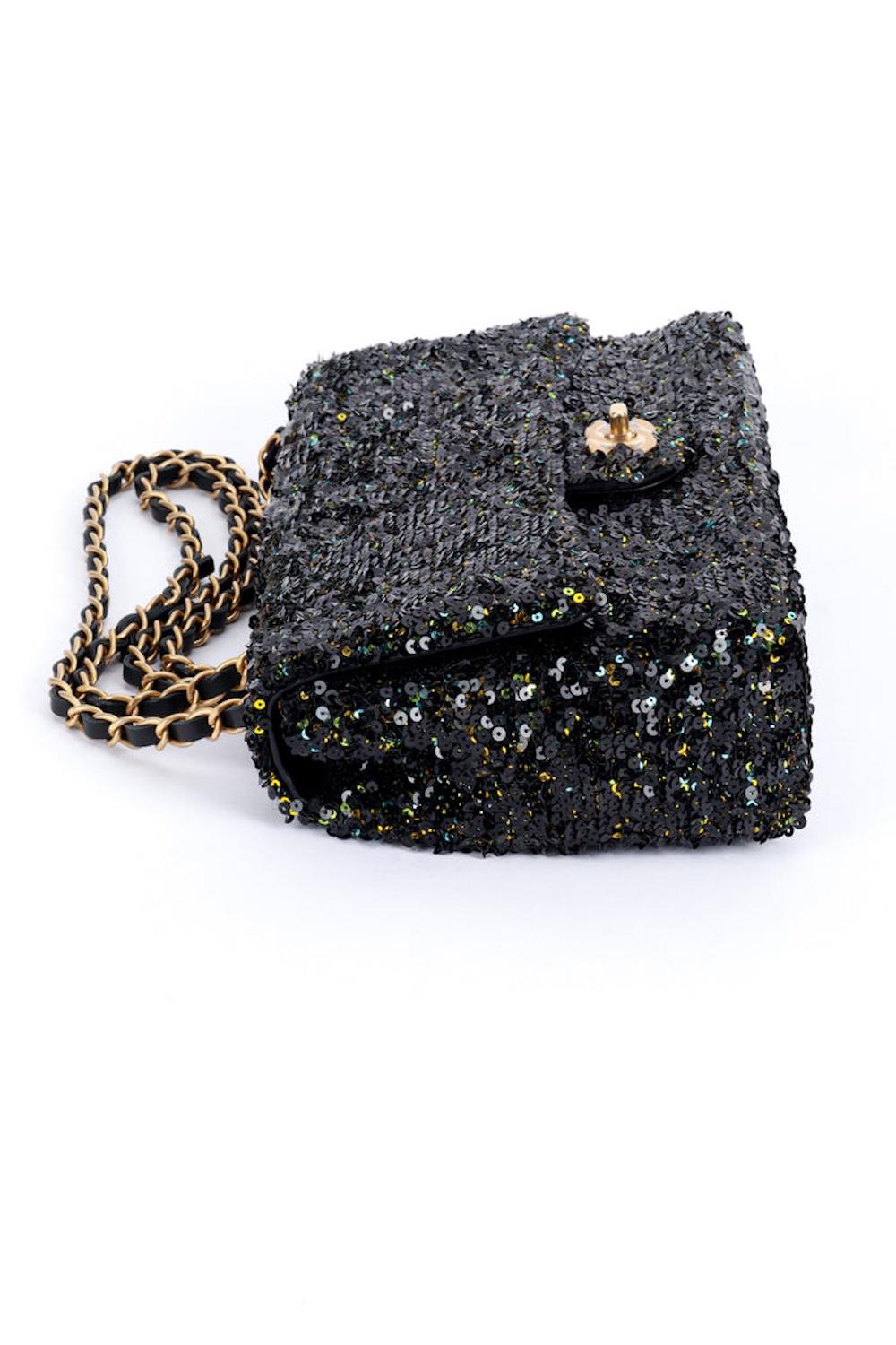 De las mujeres Chanel Bolso Solapa Lentejuelas Negro Iridiscente Mediano en venta