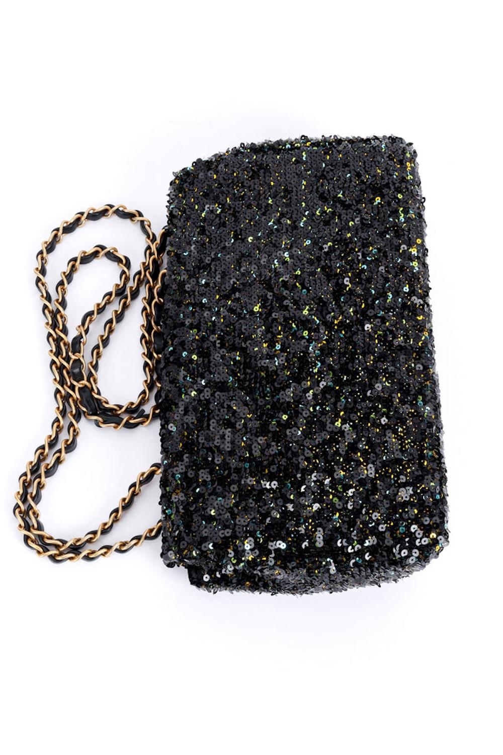Chanel Bolso Solapa Lentejuelas Negro Iridiscente Mediano en venta 1