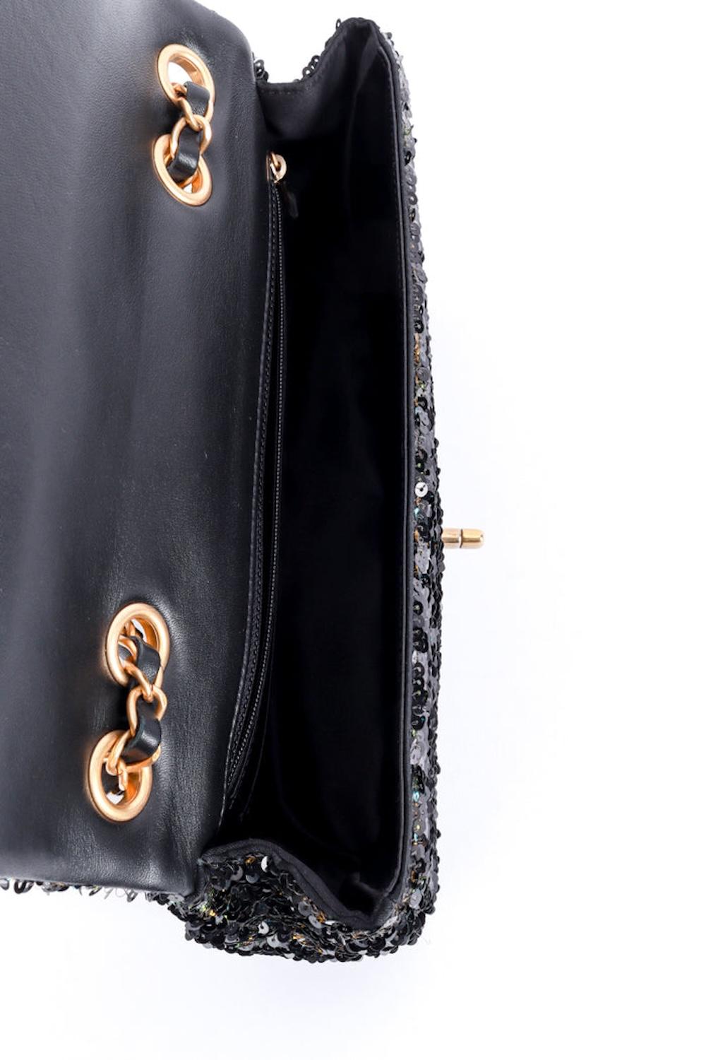 Chanel Bolso Solapa Lentejuelas Negro Iridiscente Mediano en venta 2