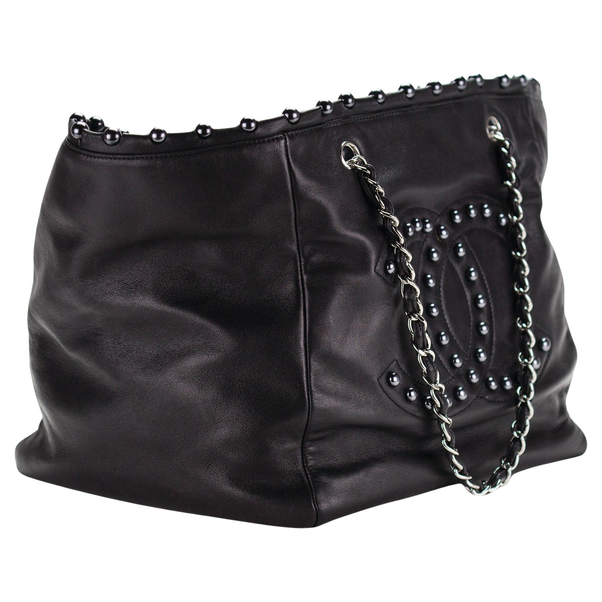 Chanel Iridescent Blue Pearls Large CC Pearl Lambskin Tote For Sale 1