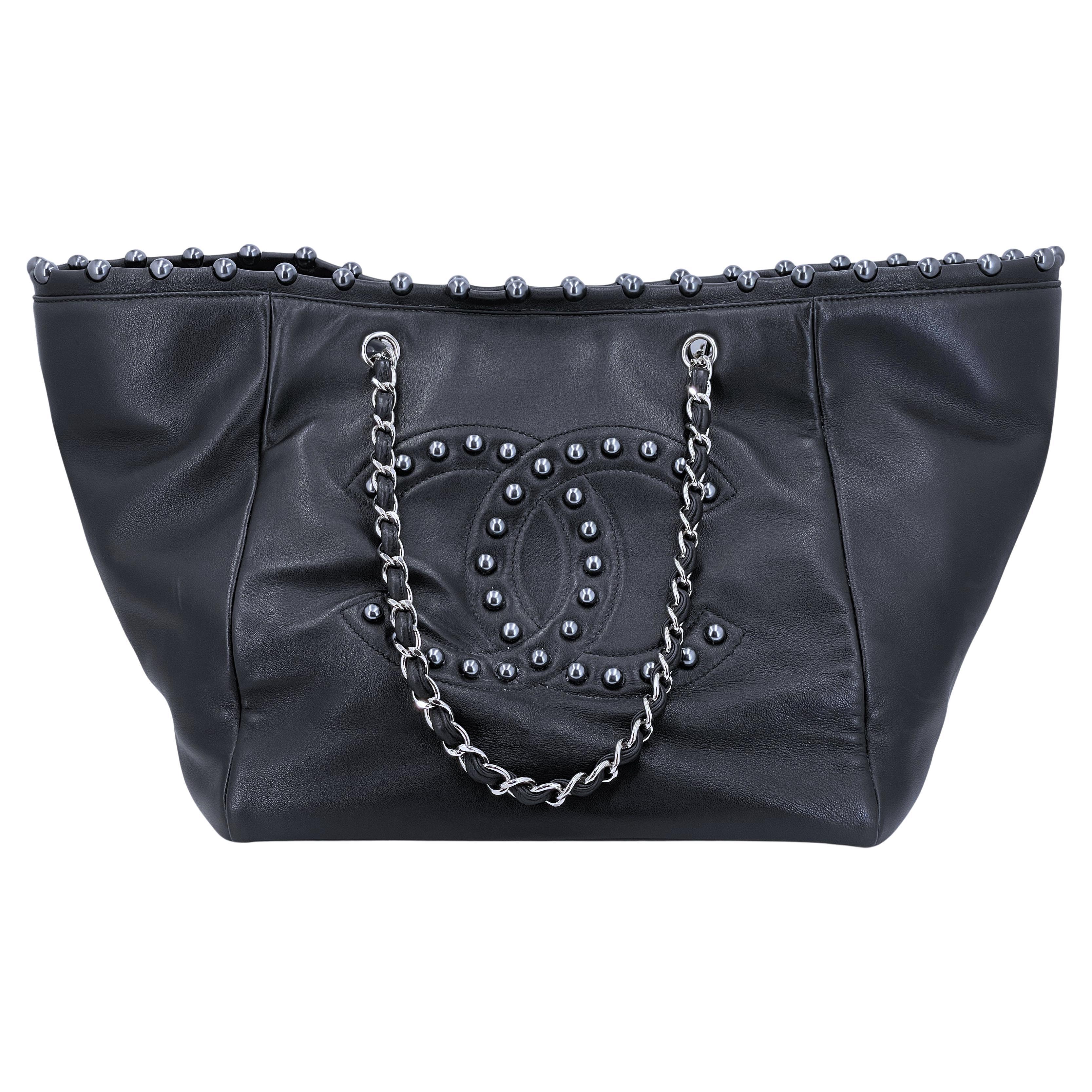 Chanel Iridescent Blue Pearls Large CC Pearl Lambskin Tote For Sale 3