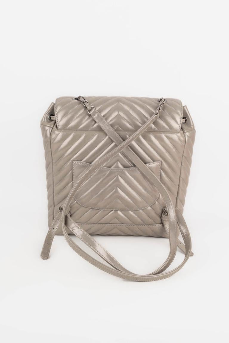 Chanel Iridescent Coated Leather Backpack, 2016/2017 In Excellent Condition For Sale In SAINT-OUEN-SUR-SEINE, FR