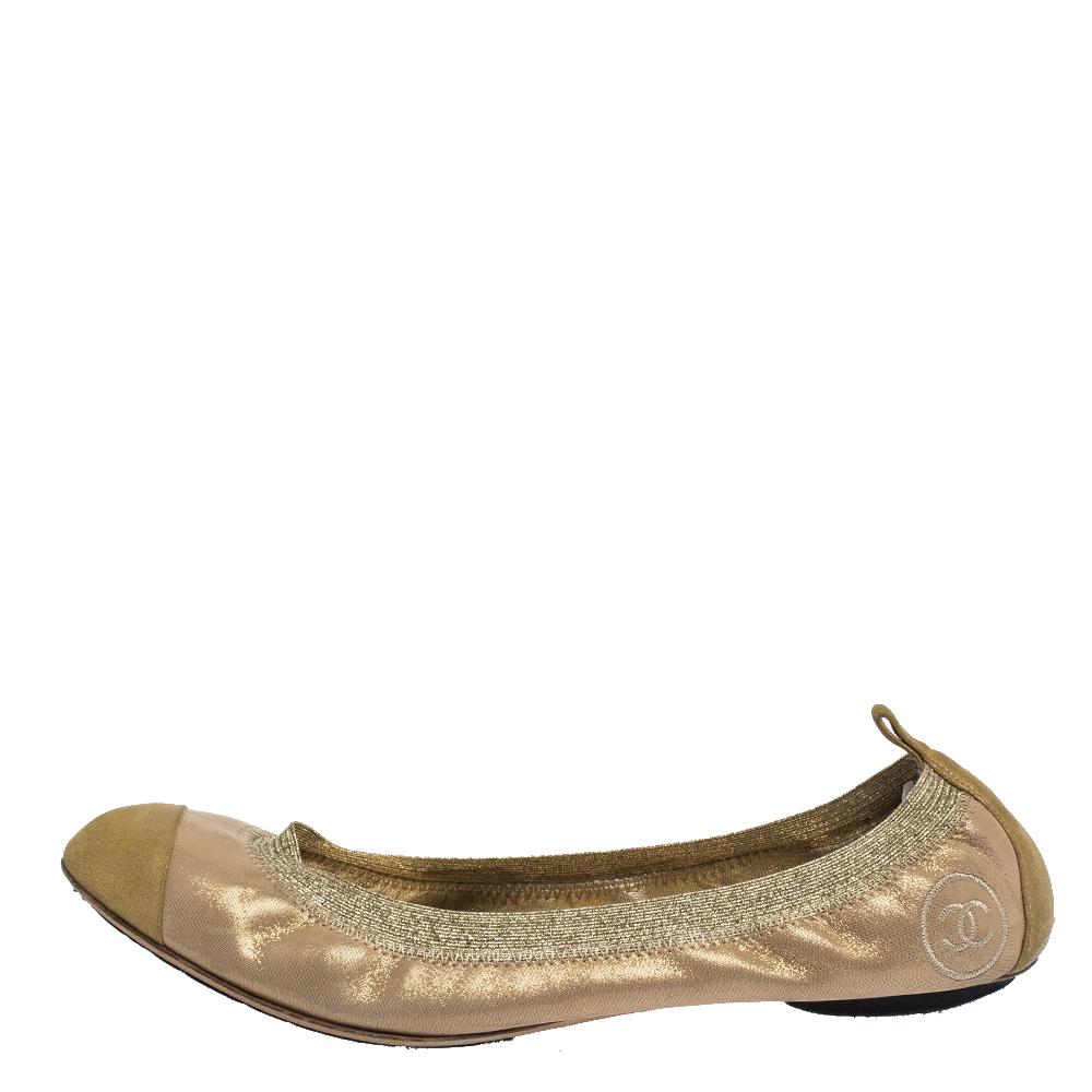 Flaunt style at its best with these beautiful ballet flats made from gold suede and fabric trims. These leather-lined flats come in a scrunch style with cap toes. These stunning ballet flats from Chanel can make you look elegant and classic at the