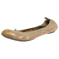 Chanel Iridescent Gold Fabric And Suede Scrunch CC Cap Toe Ballet Flats Taille 39