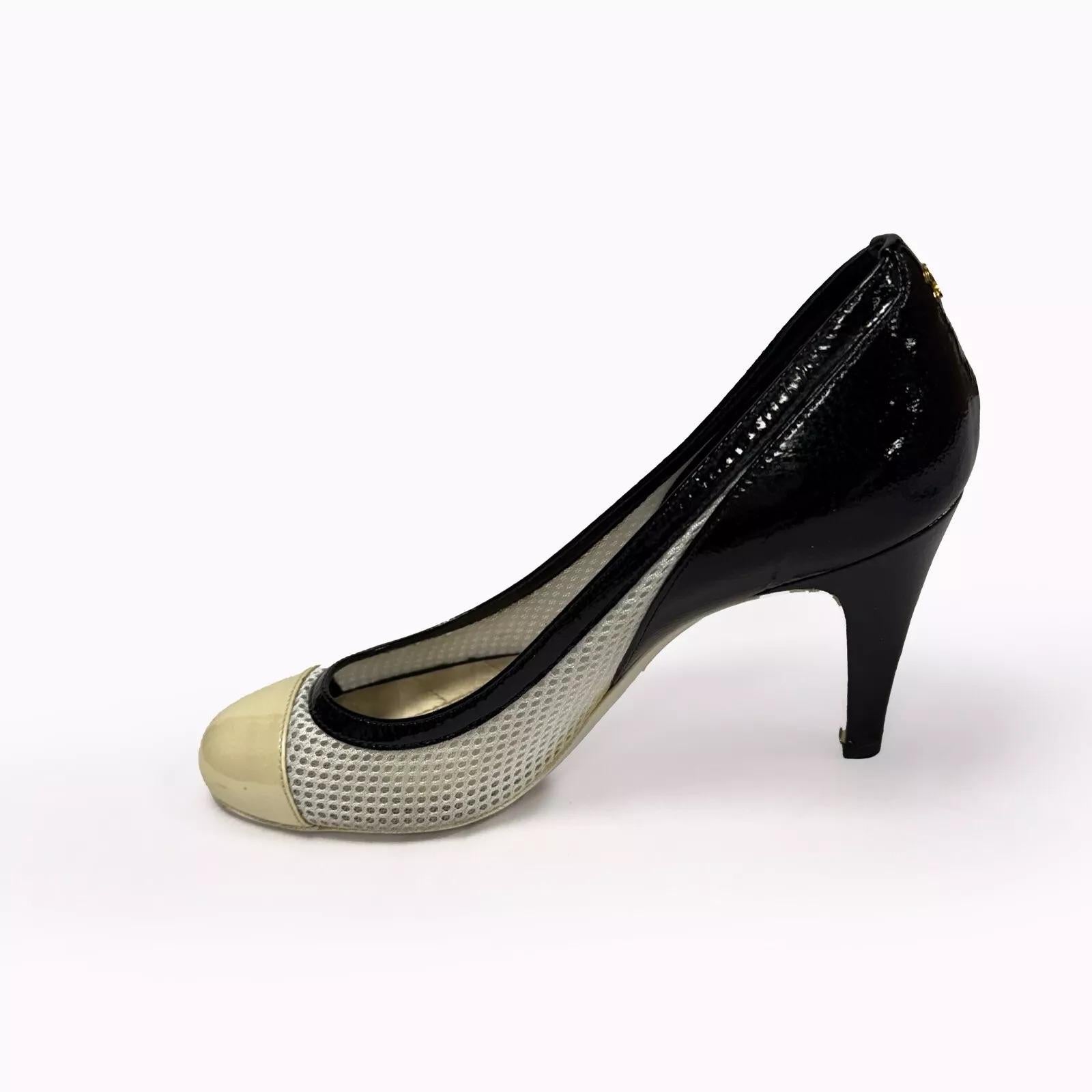 Chanel Iridescent Pearl, Mesh And Patent Leather Pump Shoes – Size 37 1/2 In Good Condition For Sale In Montreal, Quebec