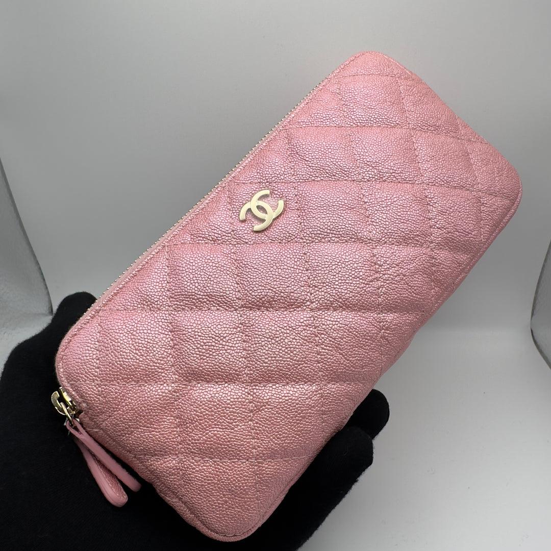Chanel Iridescent Pearly Pink Caviar Phone Clutch on Chain Detachable Strap Ligh For Sale 4