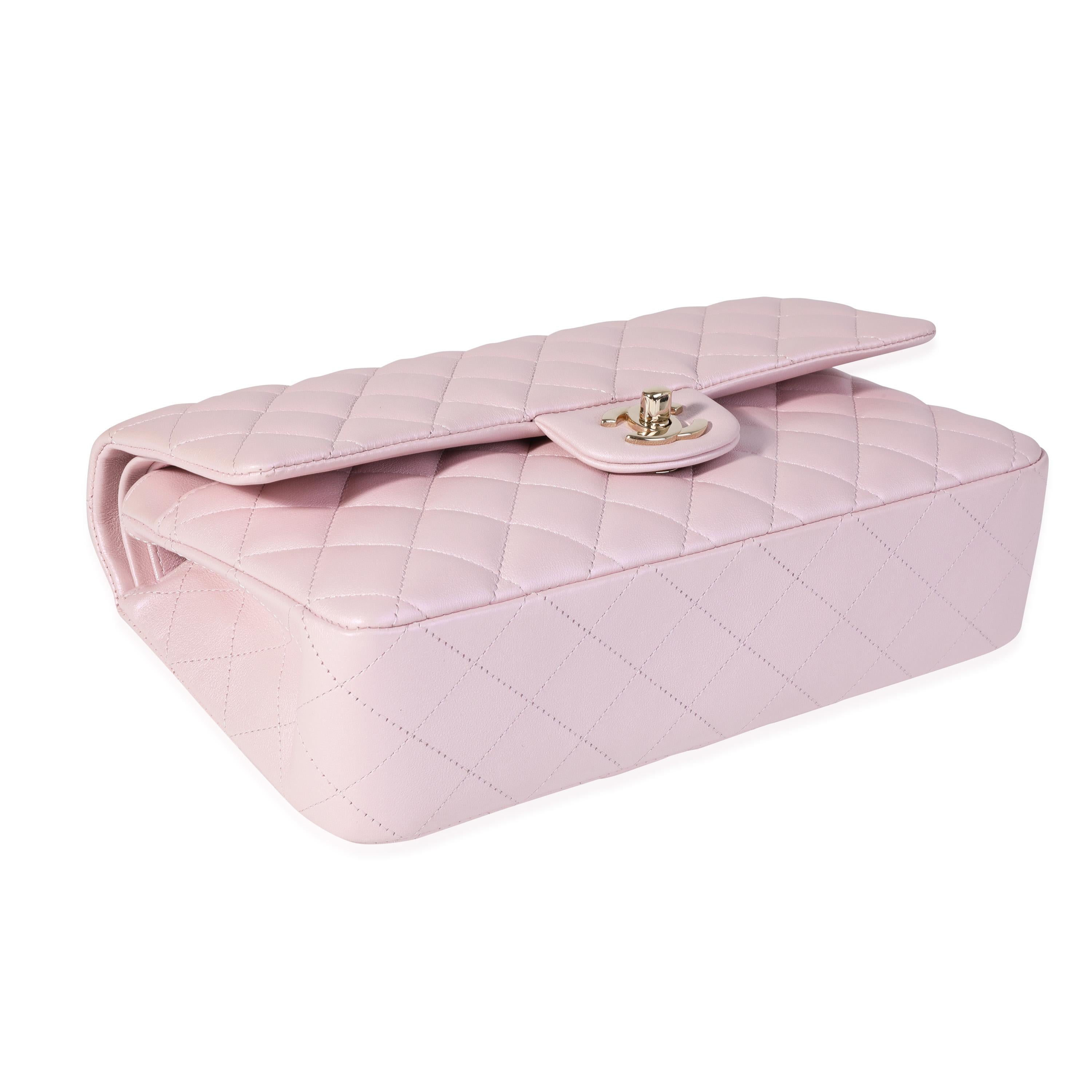  Chanel - Sac à main classique à double rabat en cuir de veau matelassé rose irisé Pour femmes 