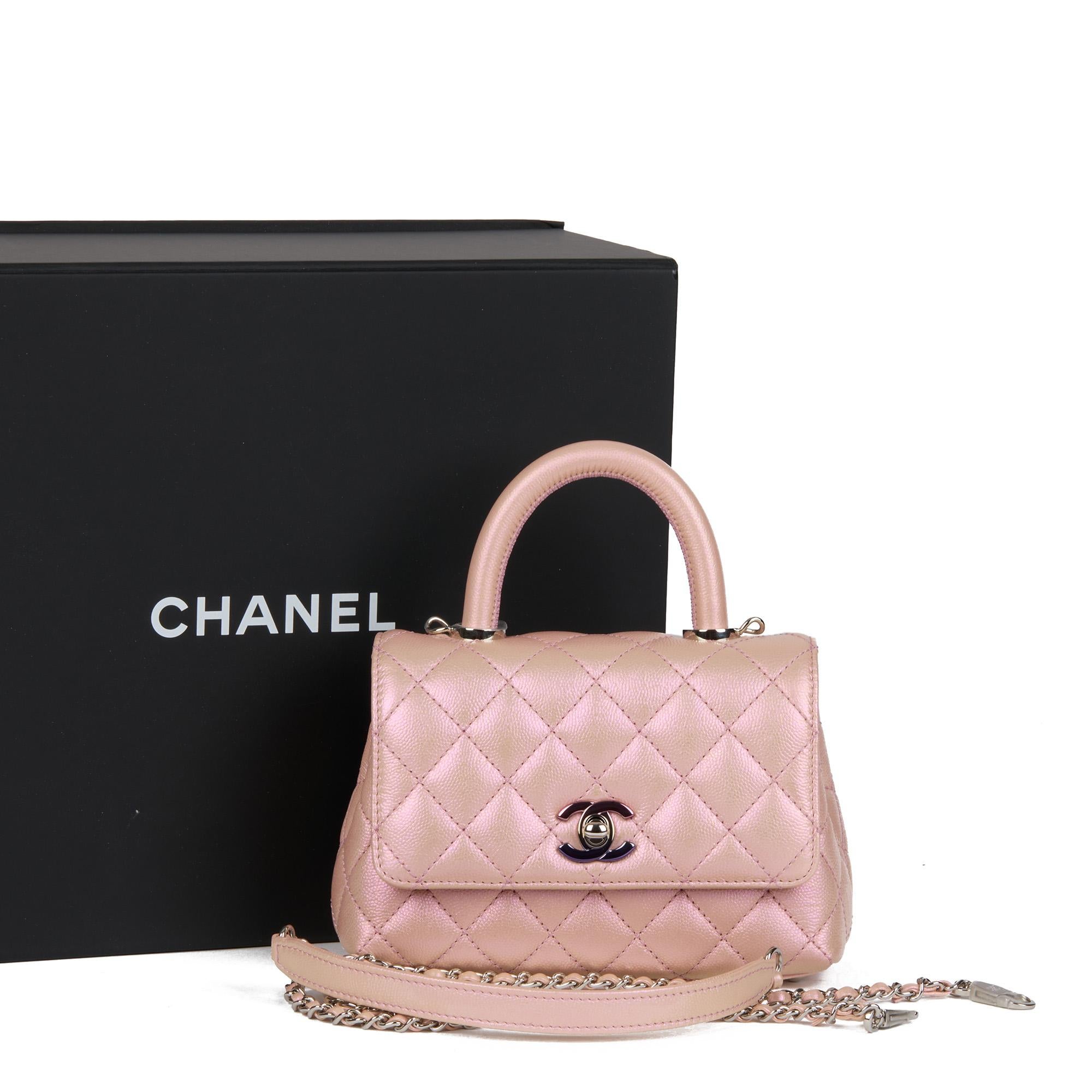 CHANEL Mini poignée Coco en cuir texturé rose irisé matelassé en vente 6