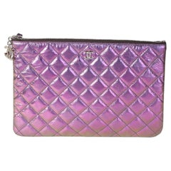 Chanel Schillerndes lila Kalbsleder O Etui