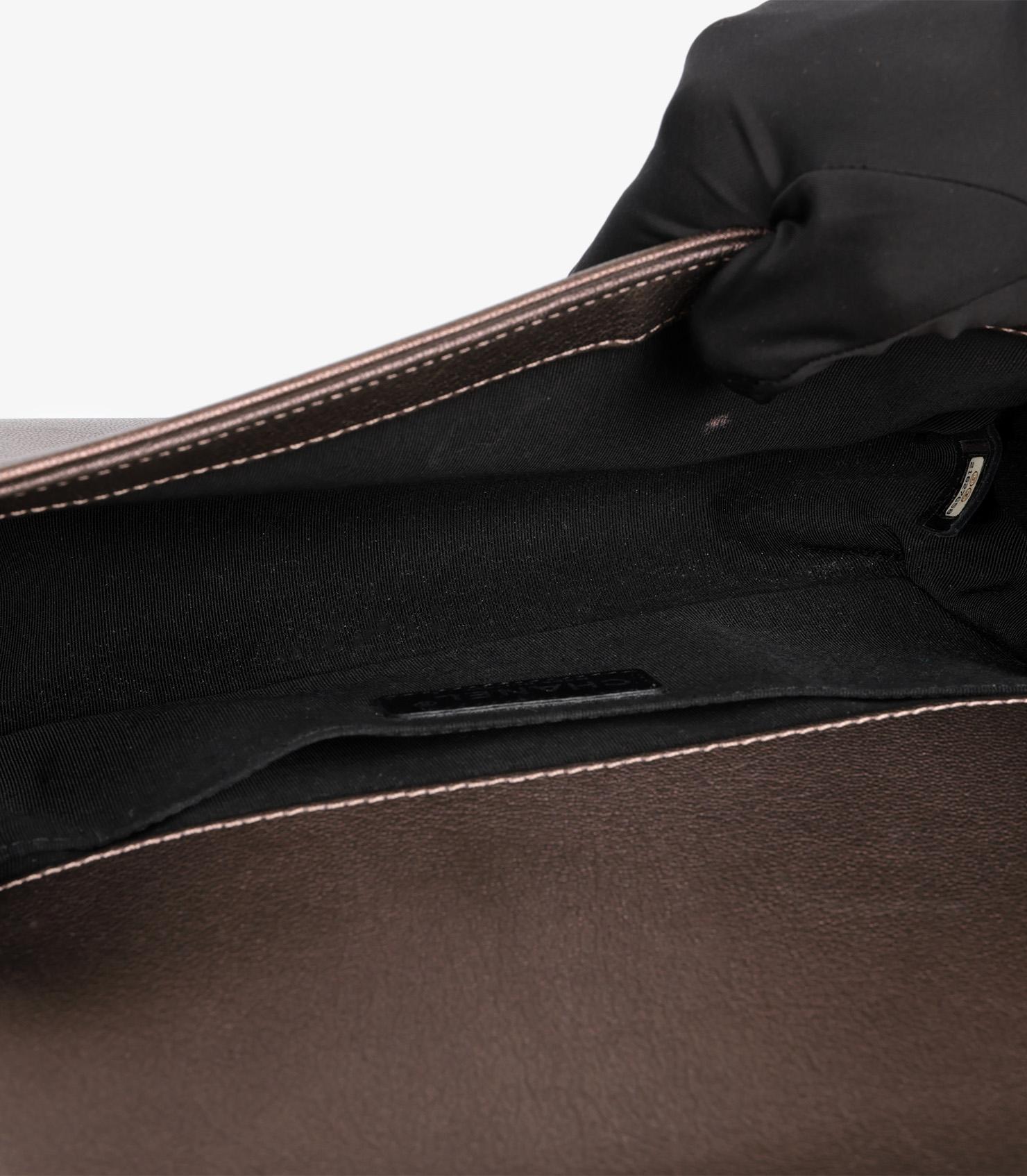 Chanel - Sac Le Boy moyen en cuir de veau matelassé irisé en vente 7