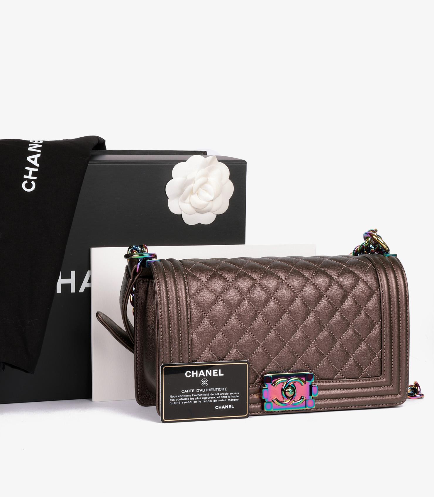 Chanel - Sac Le Boy moyen en cuir de veau matelassé irisé en vente 8
