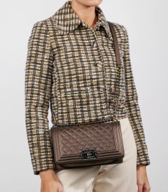 Chanel Schillernde Le Boy Tasche aus gestepptem Kalbsleder Medium