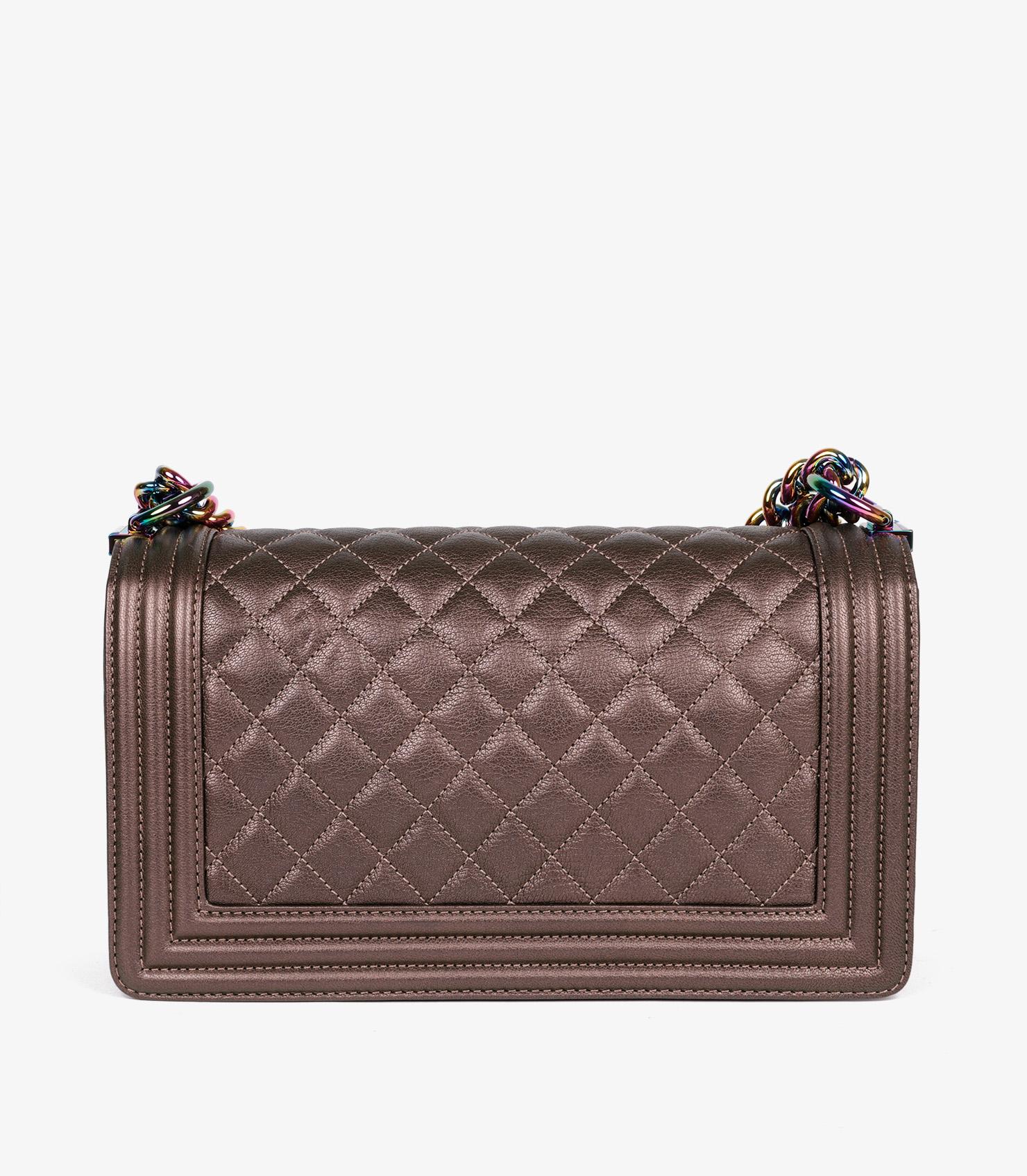 Chanel - Sac Le Boy moyen en cuir de veau matelassé irisé en vente 1