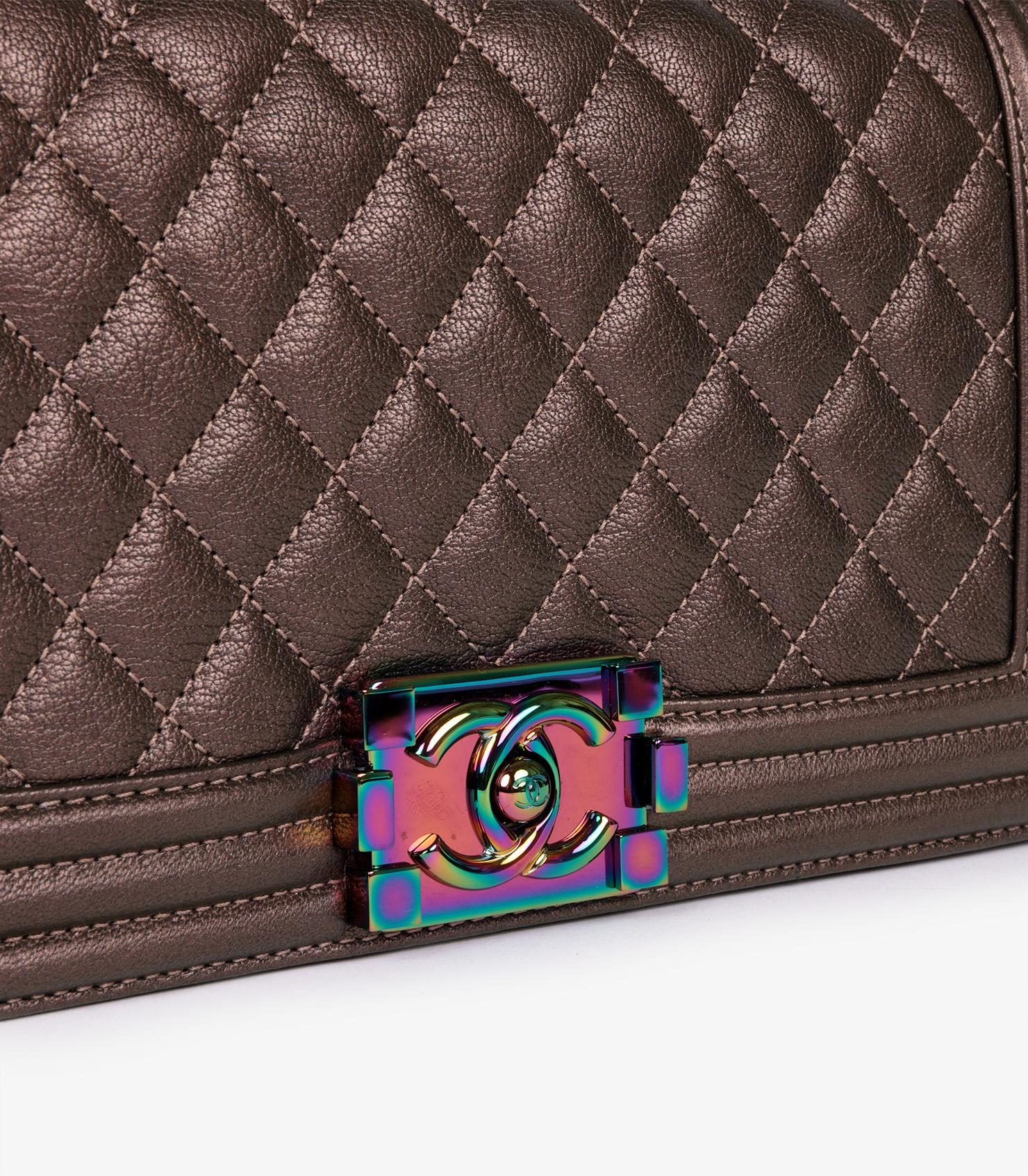 Chanel - Sac Le Boy moyen en cuir de veau matelassé irisé en vente 4
