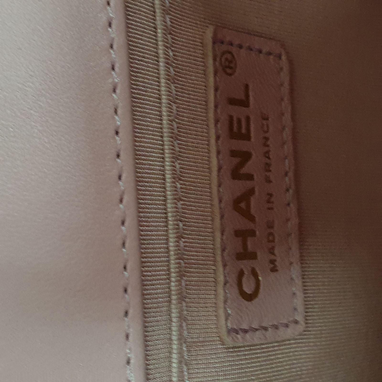 Women's or Men's Chanel Iridescent Tweed Lambskin Medium Boy Flap Pink Bag