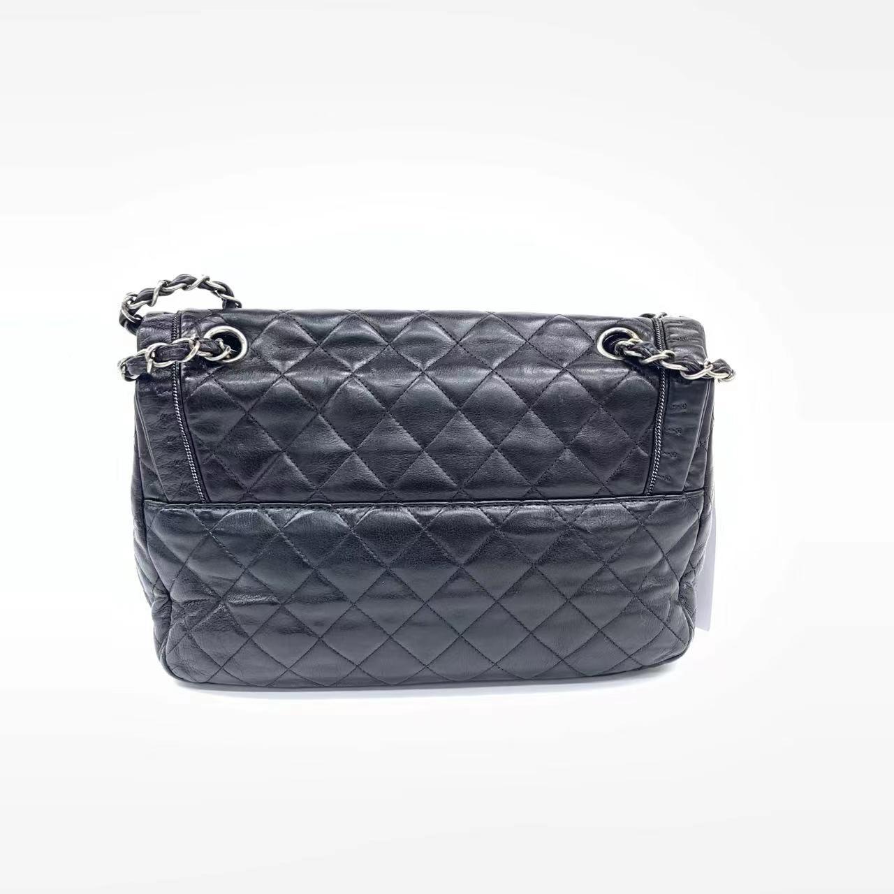 Chanel Istanbul Flap Bag 2011 Medium Leather and Knot Chain Redyed Black
These are professional photos of the actual bag.
  This is a messenger style bag with a full frontal flap, double chain joining on the top with leather padding. silver tone