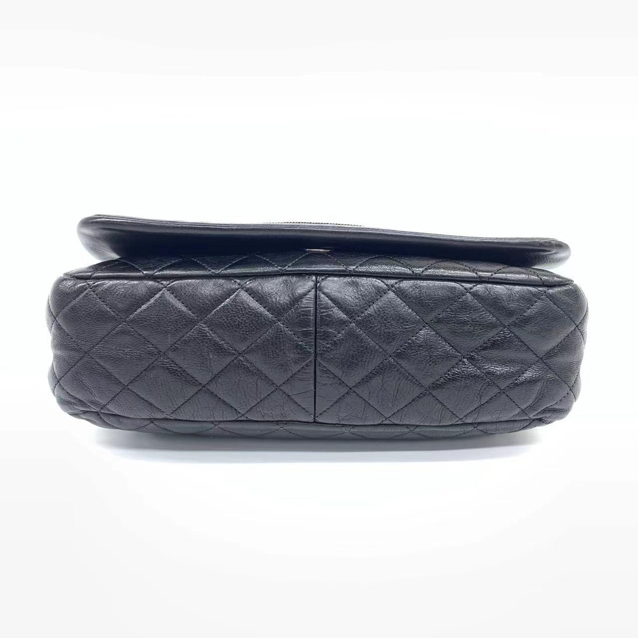 Chanel Istanbul Flap Bag 2011 Medium Leather and Knot Chain Redyed Black In Excellent Condition For Sale In AUBERVILLIERS, FR