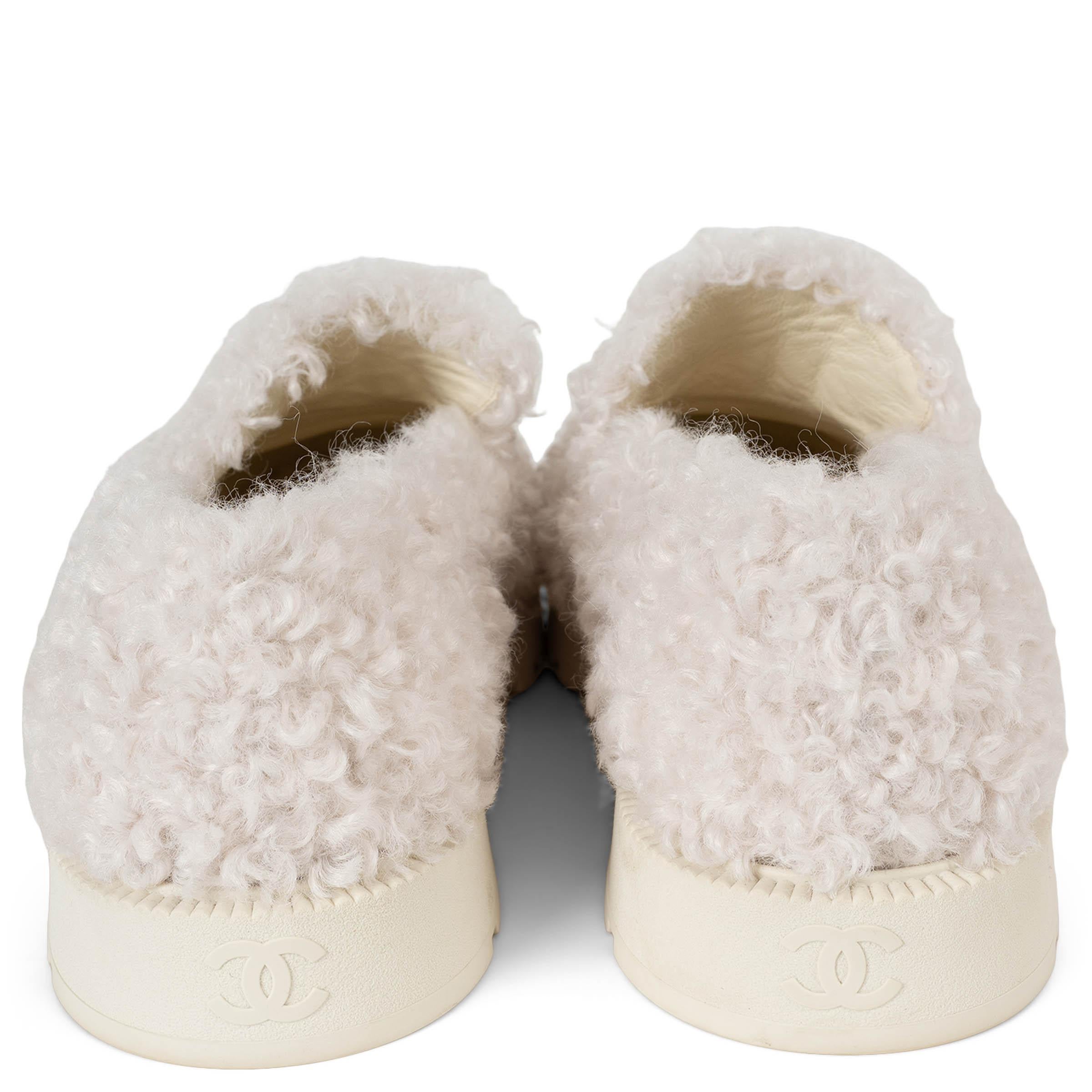 CHANEL ivory 24N COCO NEIGE SHEARLING Loafers Schuhe 39 Damen im Angebot