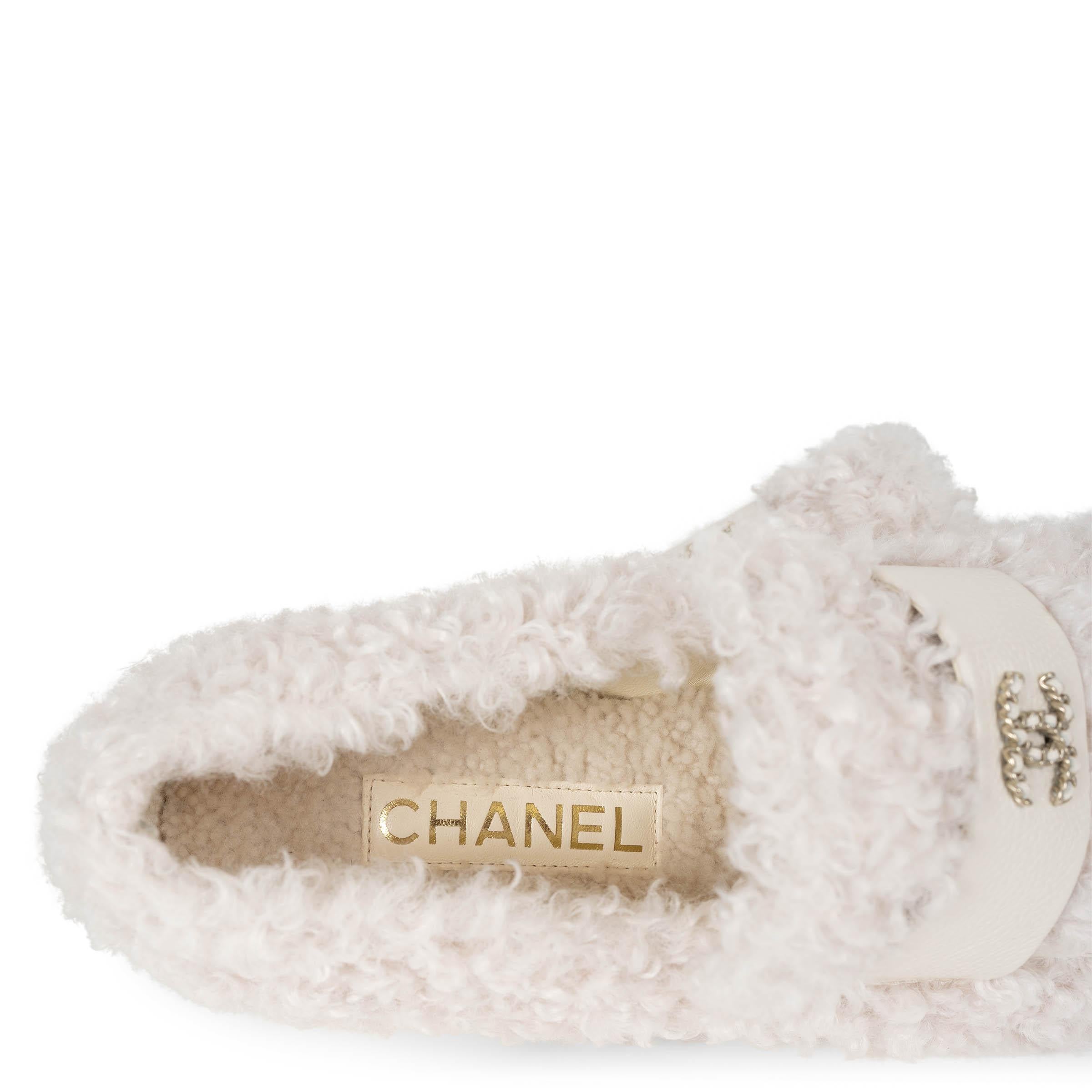 CHANEL ivory 24N COCO NEIGE SHEARLING Loafers Schuhe 39 im Angebot 3