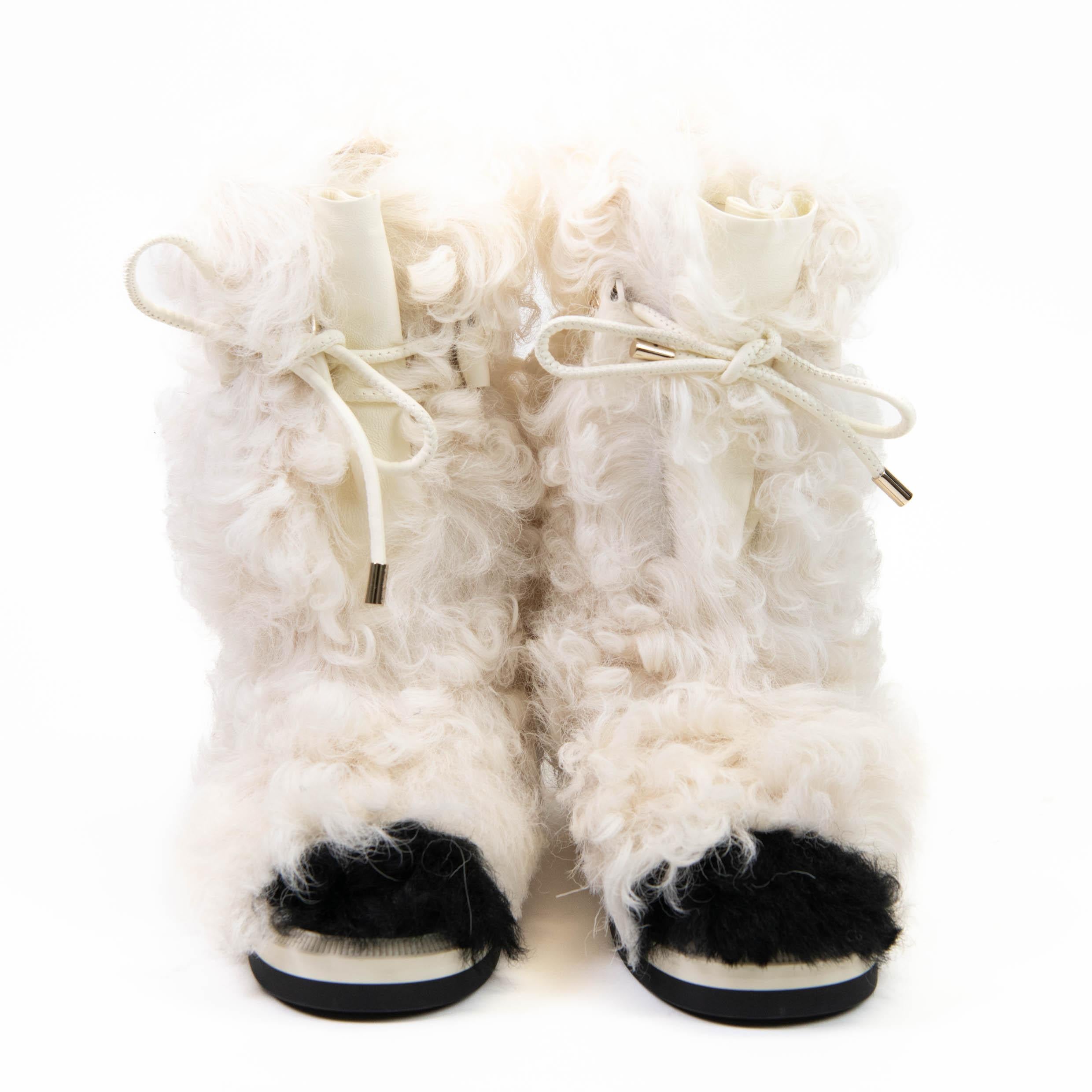 100% Authentic

These stunning boots are crafted of white shearling and smooth leather in white with the toe in black. They feature a gold Chanel logo, some detailing at the back of the ankle, gold tipped leather laces with a fur interior.

Heel: