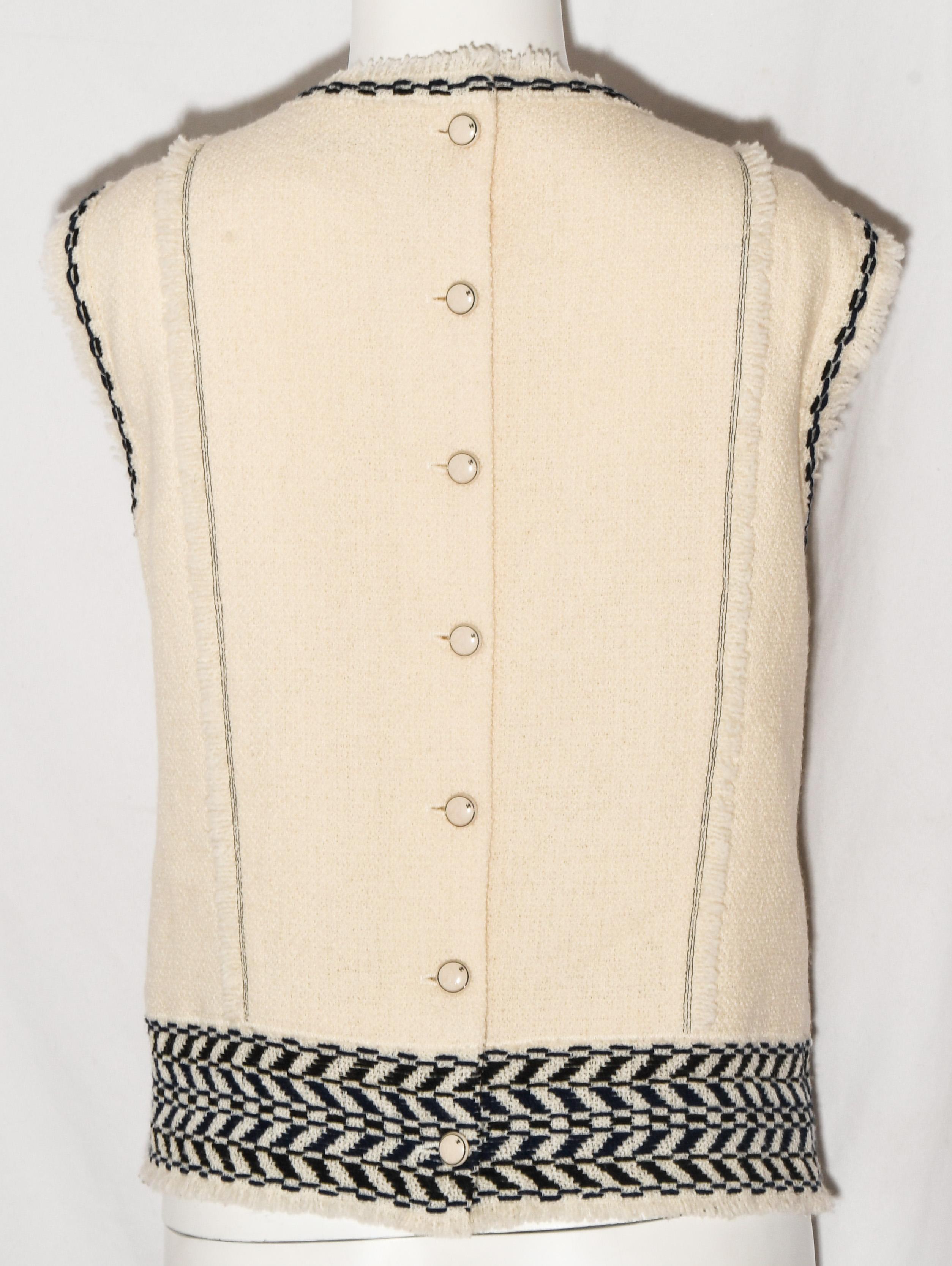 White Chanel Ivory and Black Wool Fringed Sleeveless Top From 2004 Fall 46 For Sale
