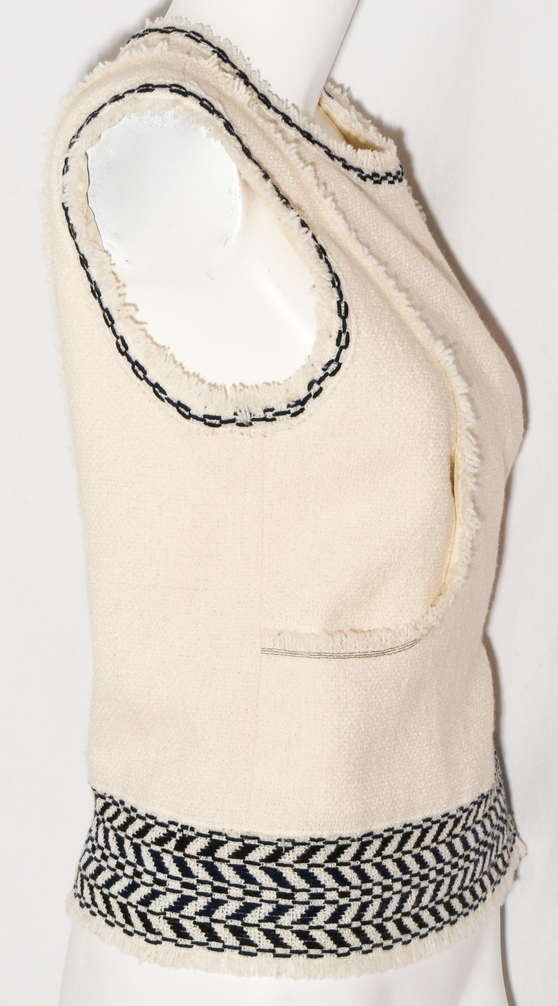 Chanel Ivory and Black Wool Fringed Sleeveless Top From 2004 Fall 46 In Excellent Condition For Sale In Palm Beach, FL