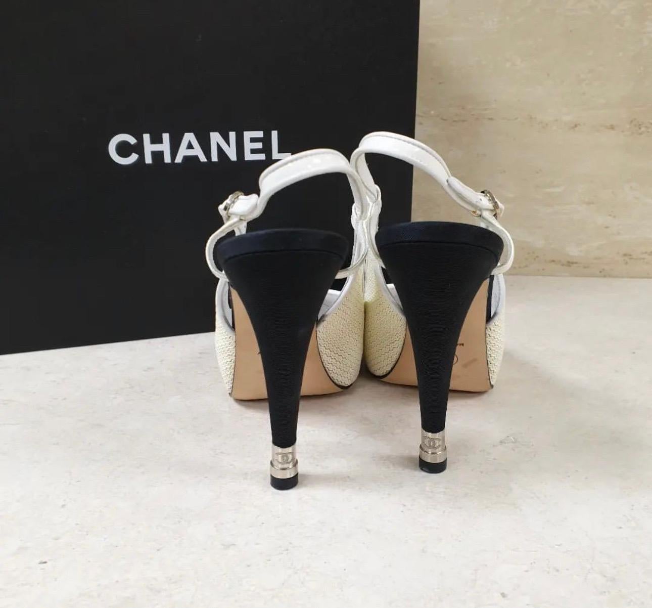 Women's Chanel Ivory Black Canvas Slingback Sandal For Sale
