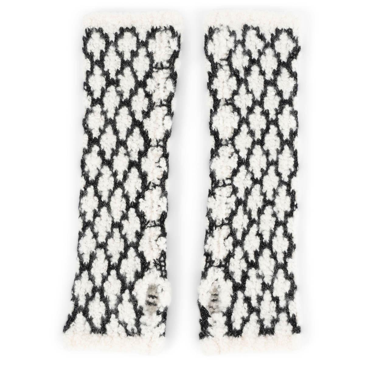 100% authentic Chanel CC fingerless long lurex gloves in qulited ivory & black cashmere (91%), viscose (5%), silk (3%) and metallized fibre (1%). Have been worn and are in excellent condition. 

All our listings include only the listed item unless