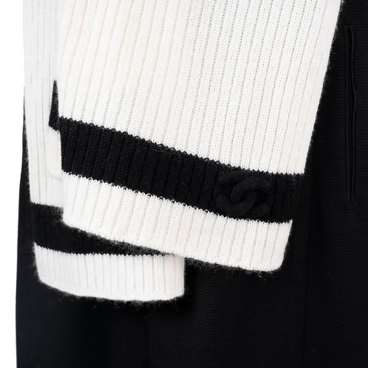 100% authentic Chanel rib-knit muffler in ivory cashmere (100%) with black stripe and CC logo.  Has been worn and is in excellent condition. 

Measurements
Width	36cm (14in)
Length	110cm (42.9in)

All our listings include only the listed item unless