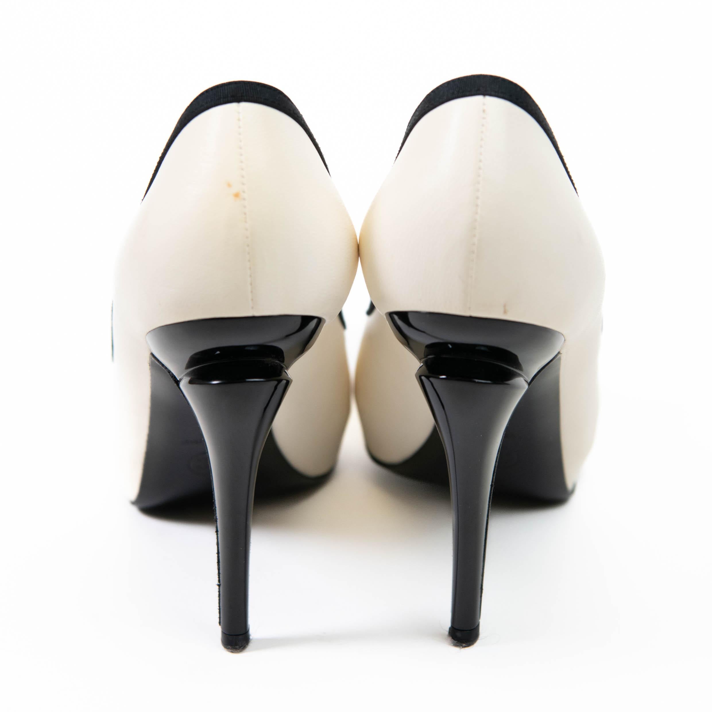 Chanel Ivory & Black Lambskin Peep Toe Pumps  Black Ribbon Trim Size 40 4