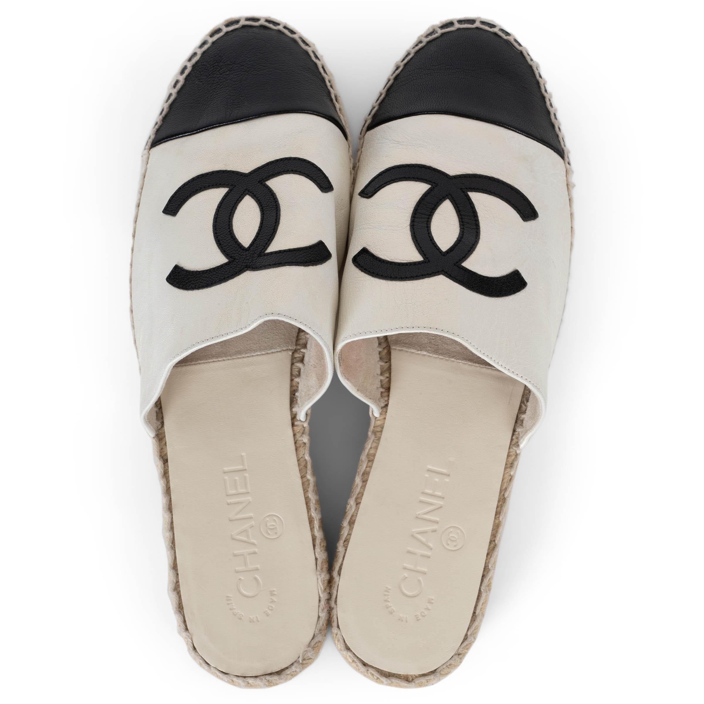 CHANEL Elfenbein & schwarzes Leder 18C GRIECHENLAND ESPADRILLES Mules Schuhe 39 passen 38.5 im Angebot 1