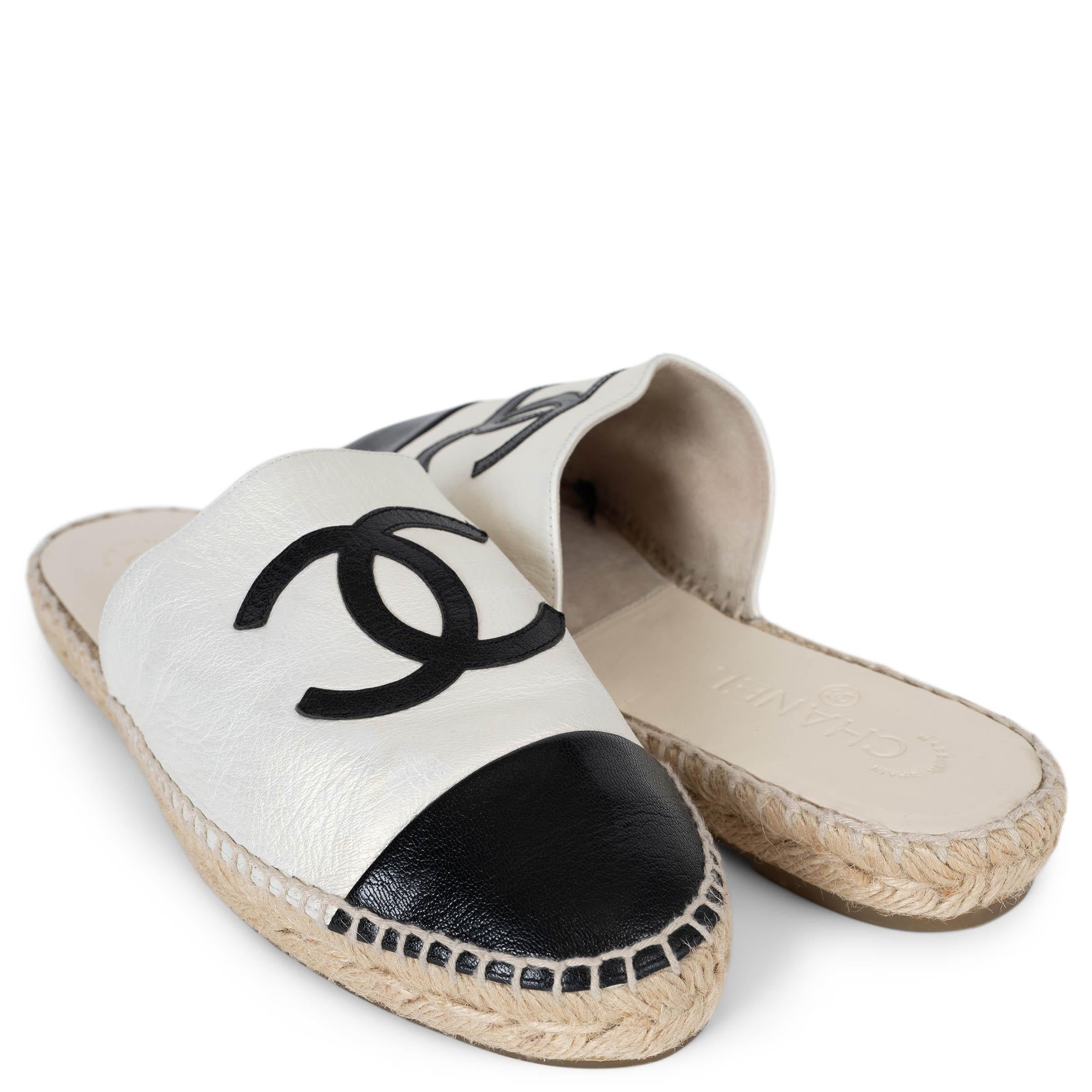 CHANEL Elfenbein & schwarzes Leder 18C GRIECHENLAND ESPADRILLES Mules Schuhe 39 passen 38.5 im Angebot 2