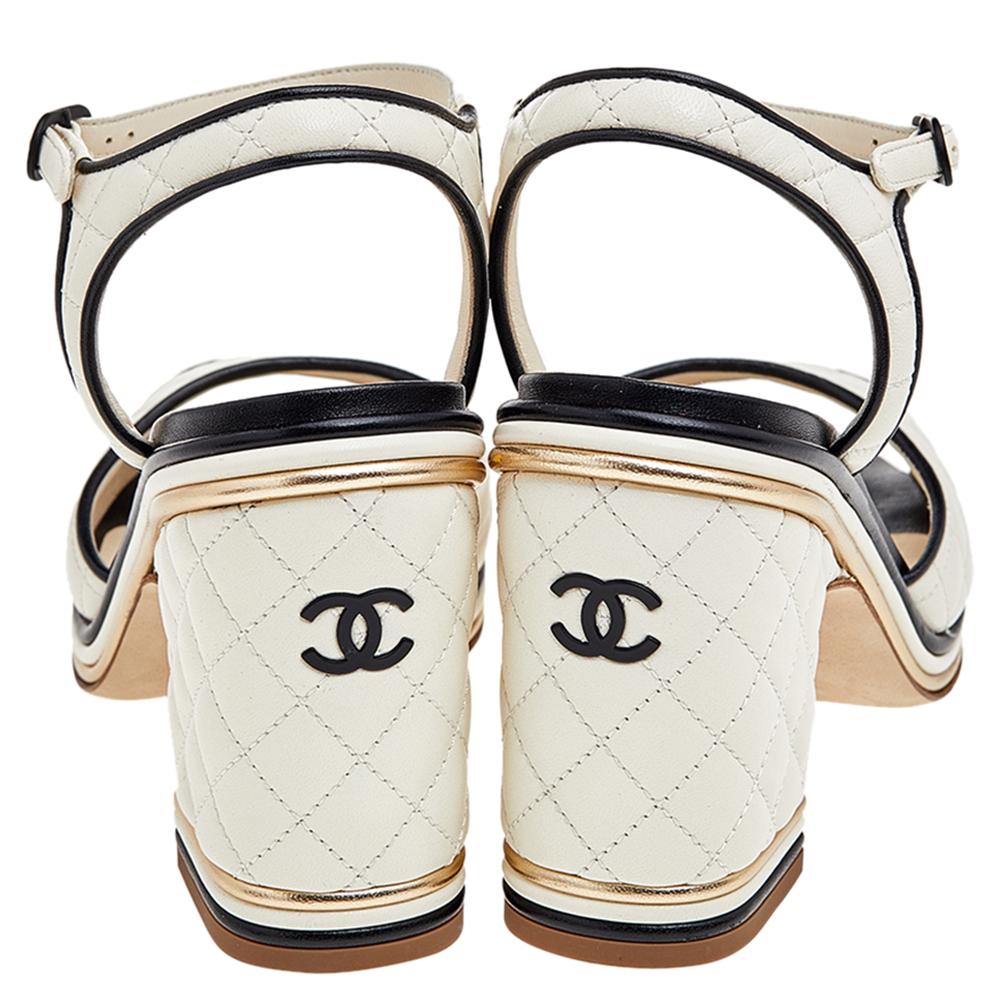Chanel Ivory/Black Quilted Leather CC Block Heel Ankle Strap Sandals Size 39 In Good Condition In Dubai, Al Qouz 2