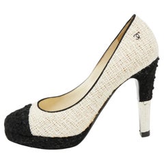 Chanel Ivory/Black Tweed Cap-Toe Pumps Size 38.5