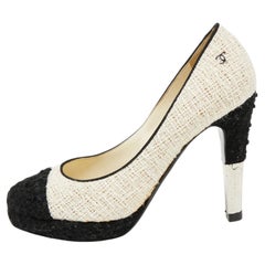 Chanel Ivory/Black Tweed Cap-Toe Pumps Size 38.5