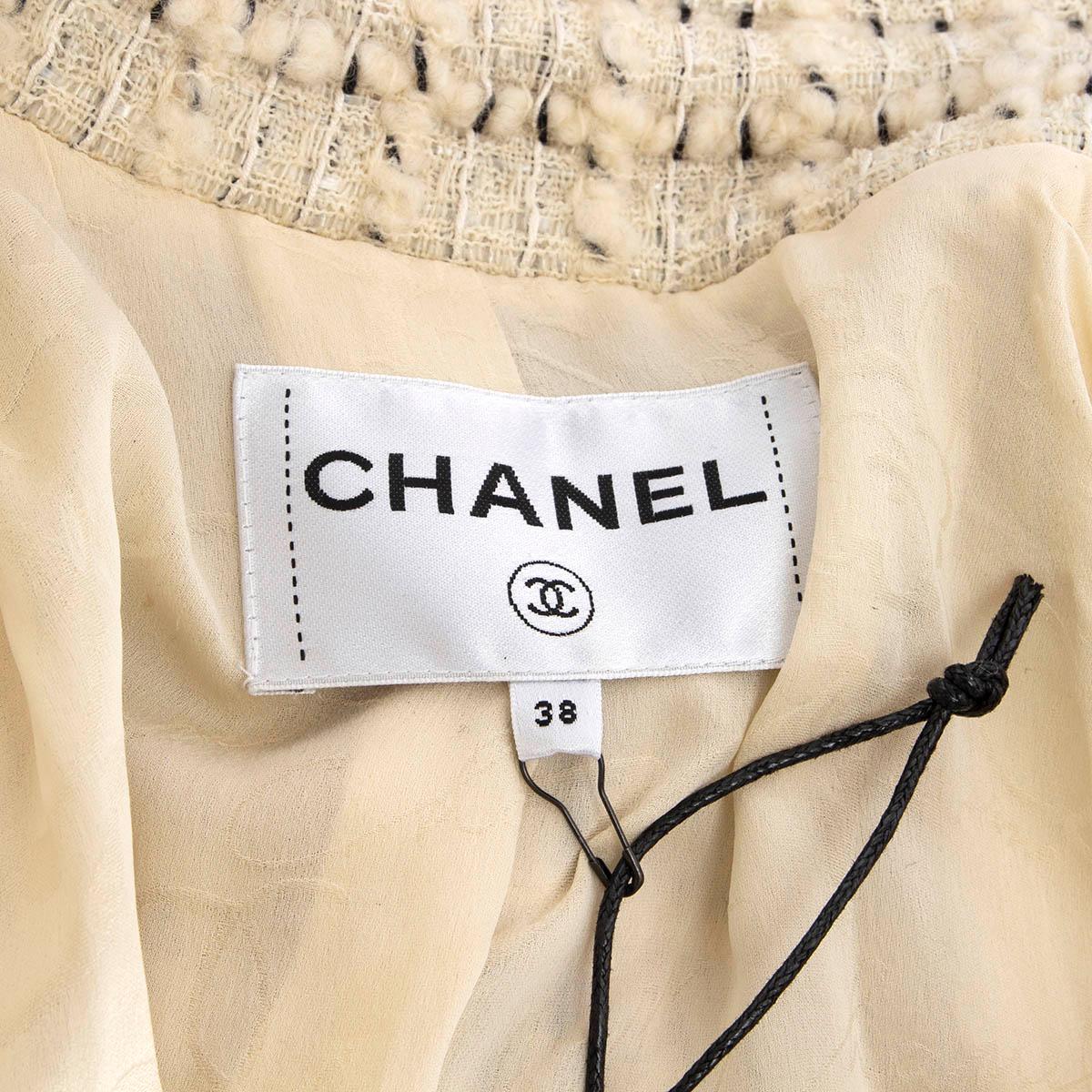 CHANEL ivory & black wool 2017 17A COSMOPOLITE TWEED Jacket 38 S For Sale 3