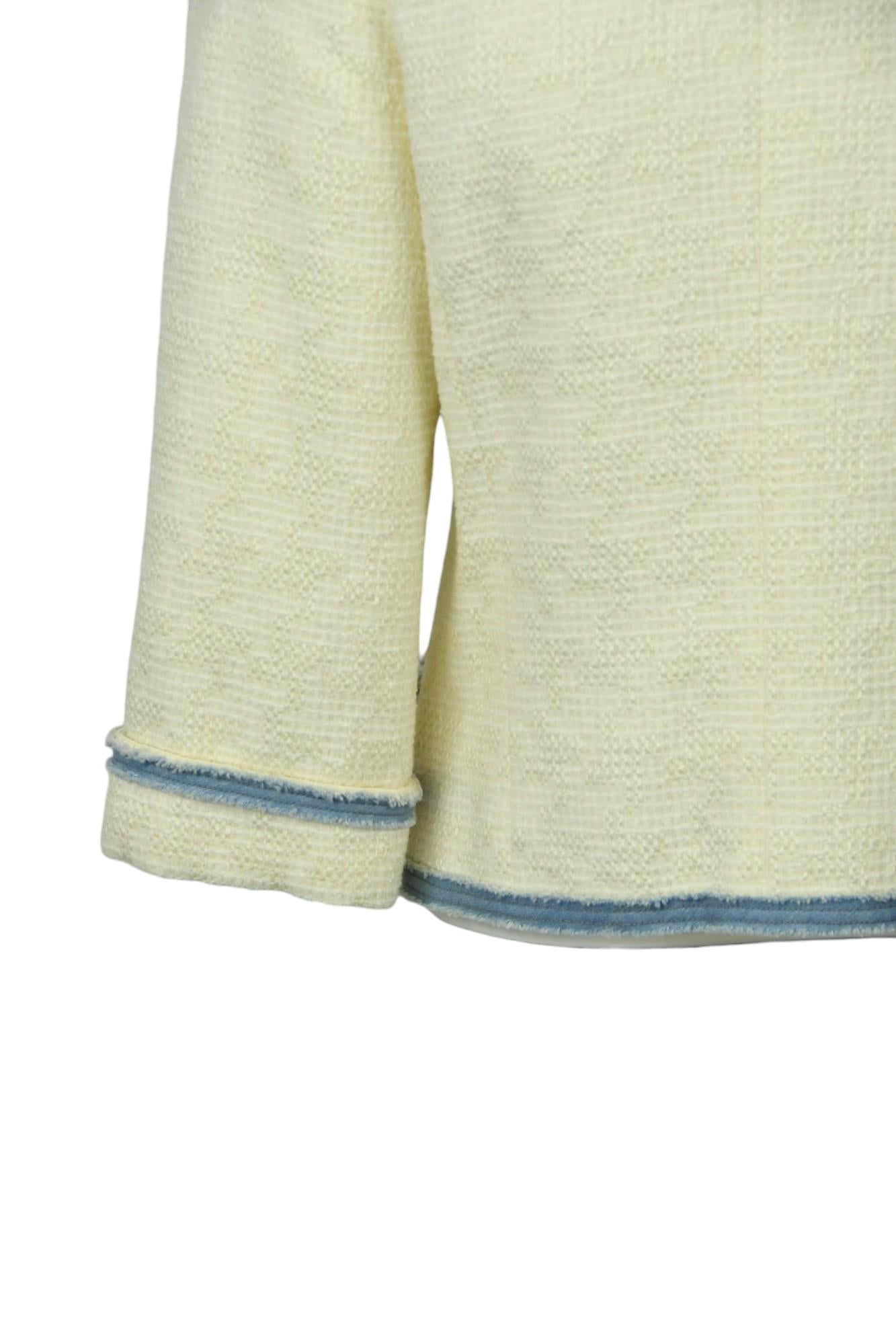 Chanel - Veste en tweed bordée de bleu ivoire  Taille US 4 en vente 5