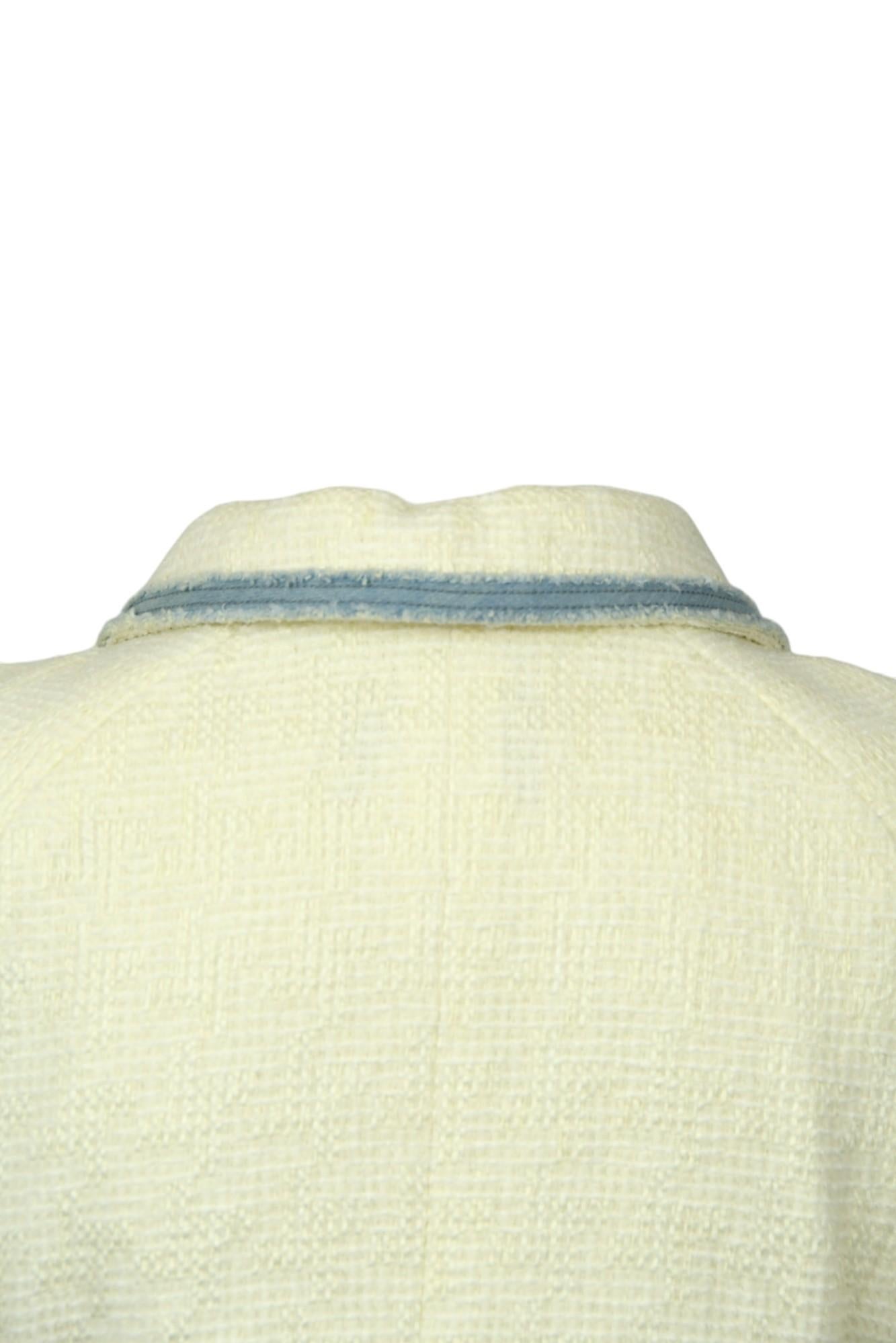 Chanel - Veste en tweed bordée de bleu ivoire  Taille US 4 en vente 7