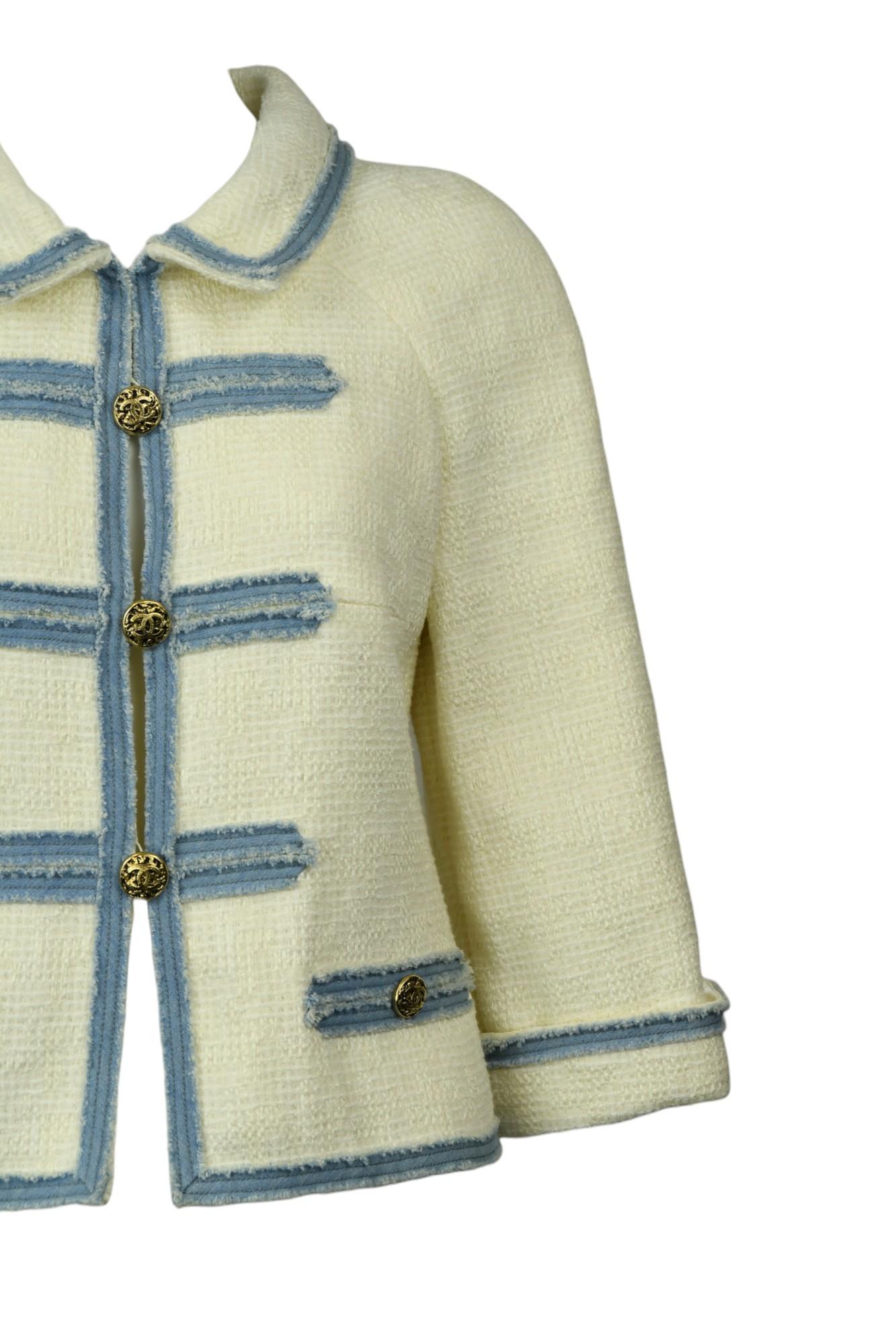 Chanel - Veste en tweed bordée de bleu ivoire  Taille US 4 Excellent état - En vente à West Hartford, CT