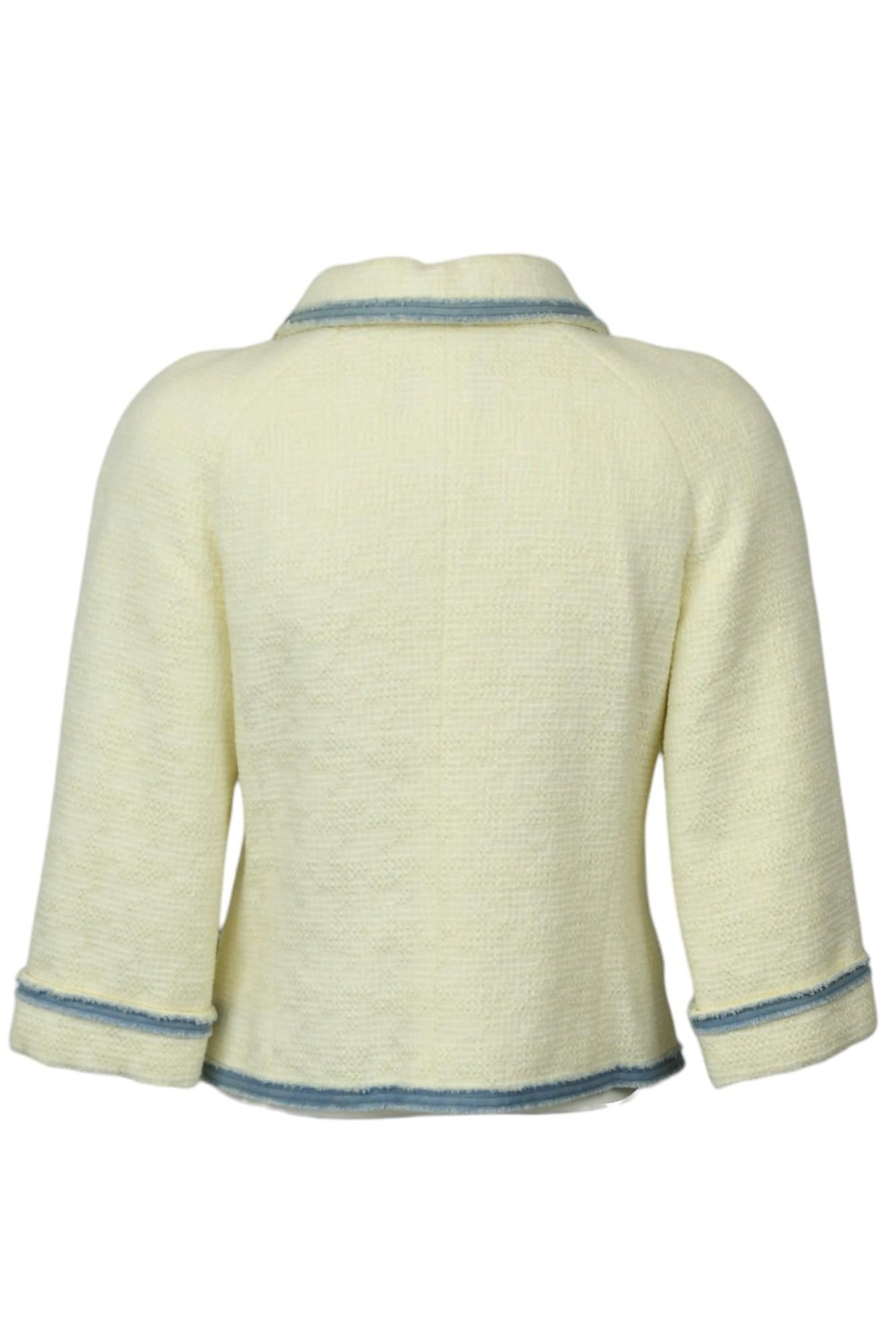 Chanel - Veste en tweed bordée de bleu ivoire  Taille US 4 en vente 4