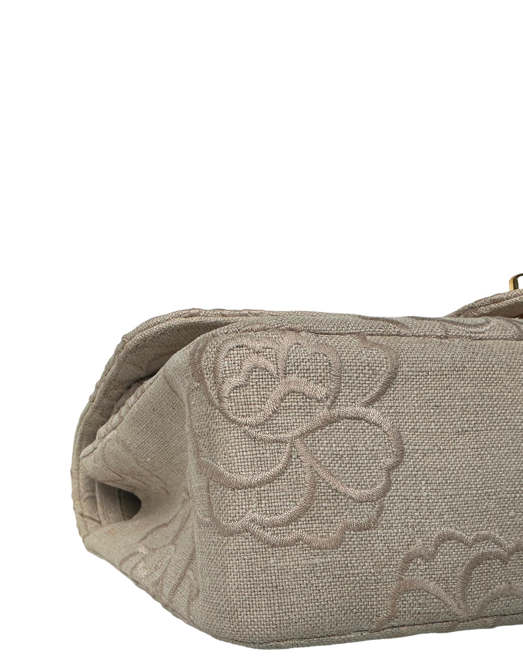  Chanel Toile ivoire brodée de camélias Medium 10