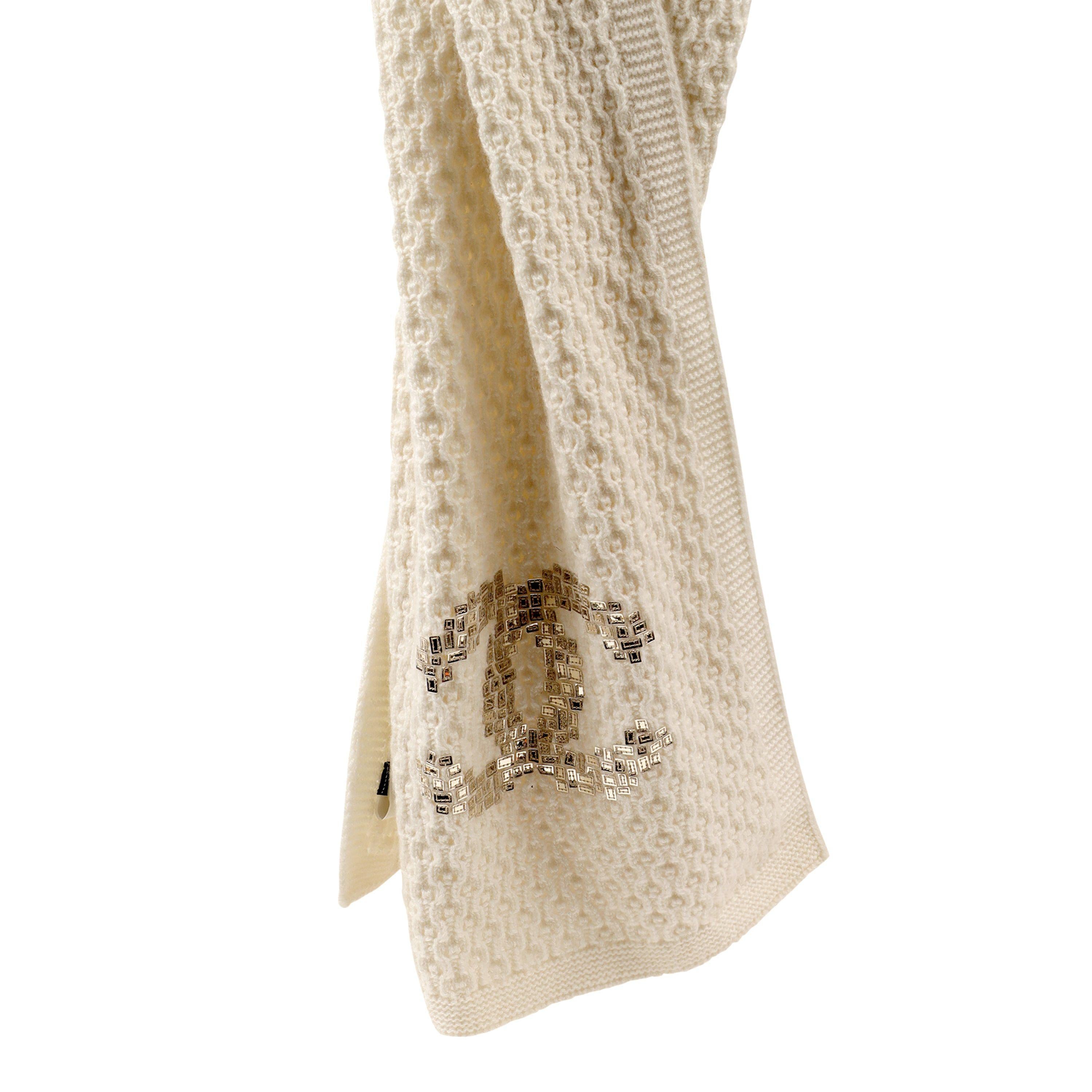 Beige Chanel écharpe en cachemire et soie ivoire avec paillettes CC en vente