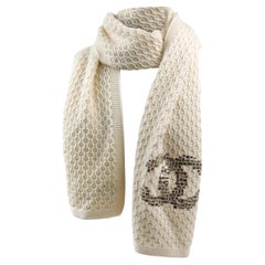 Chanel écharpe en cachemire et soie ivoire avec paillettes CC