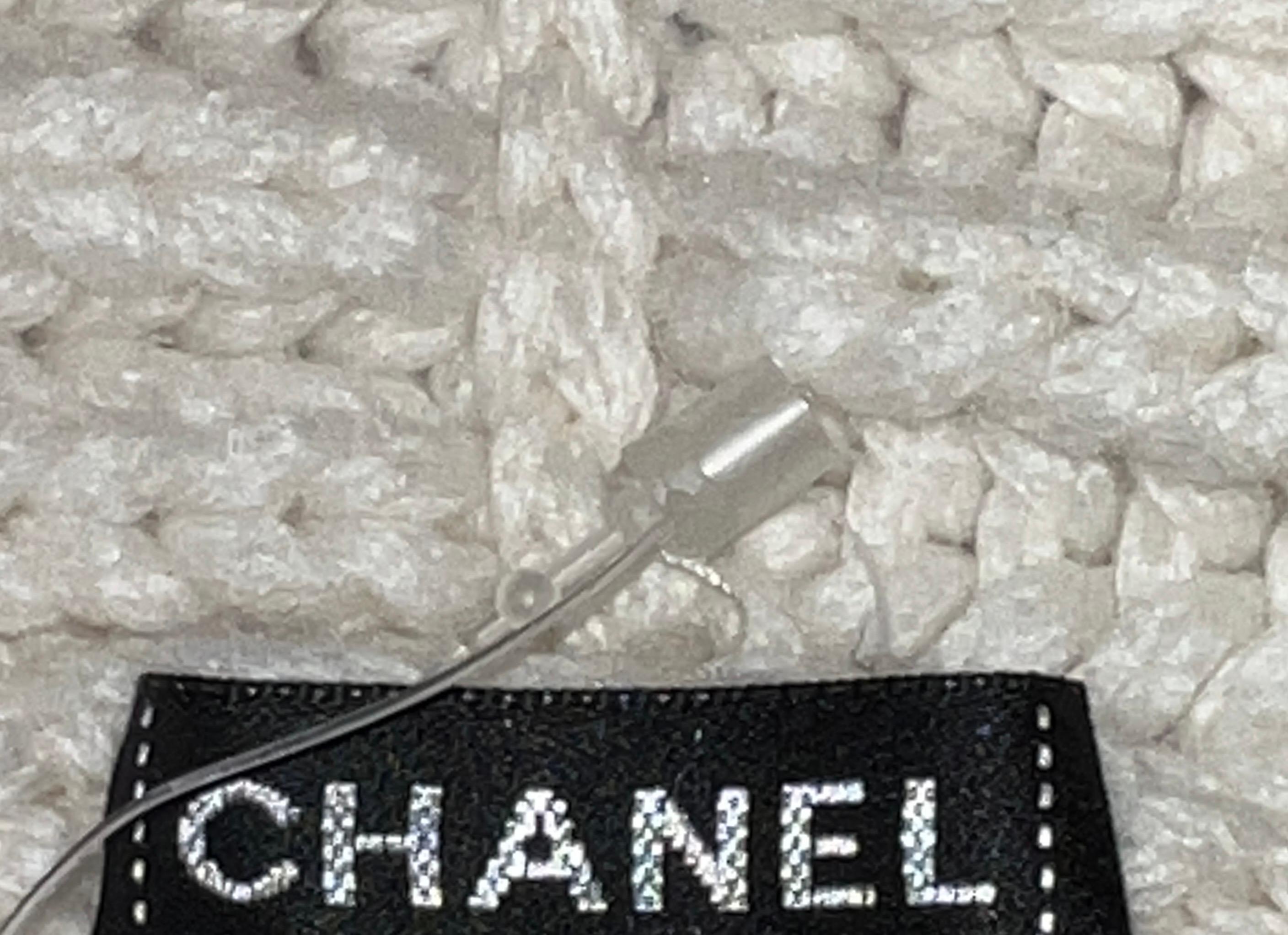 Gray UNWORN Chanel Cream Cashmere Blend Knit Cardigan Jacket 38