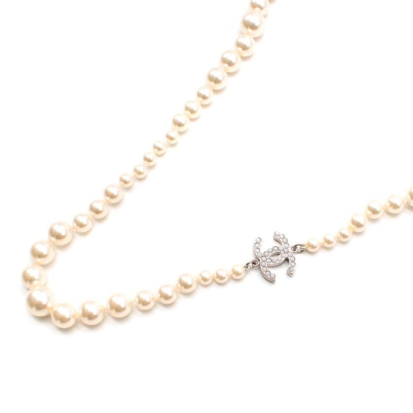 Chanel Ivory CC Faux Pearl Single Strand Necklace In Excellent Condition In London, GB