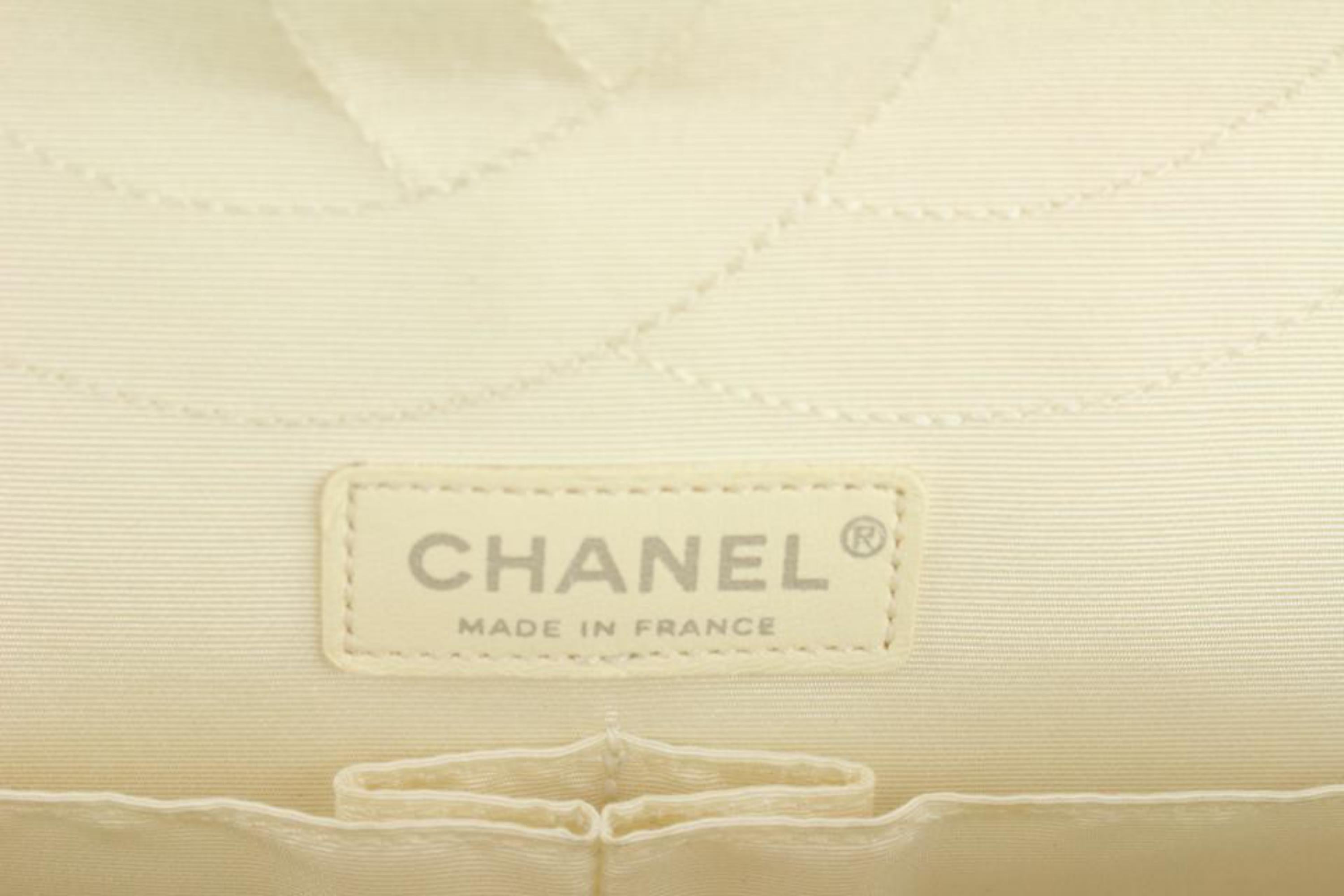 Chanel Sac à double rabat Chanel 2cc1108 en cuir de veau gaufré ivoire avec logo CC en vente 5