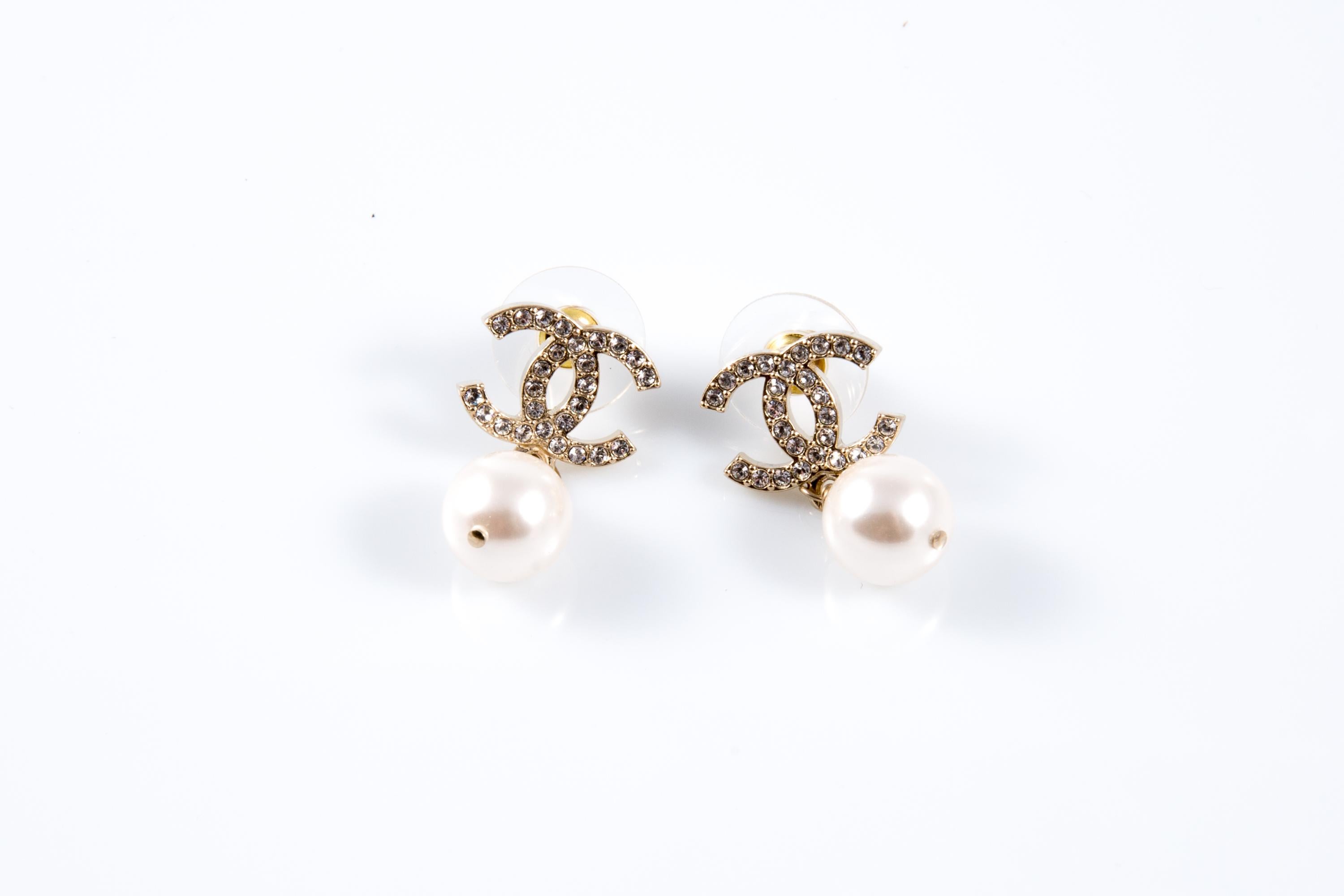 Chanel Ivory Faux Pearls “CC” Drop Earrings For Sale 1