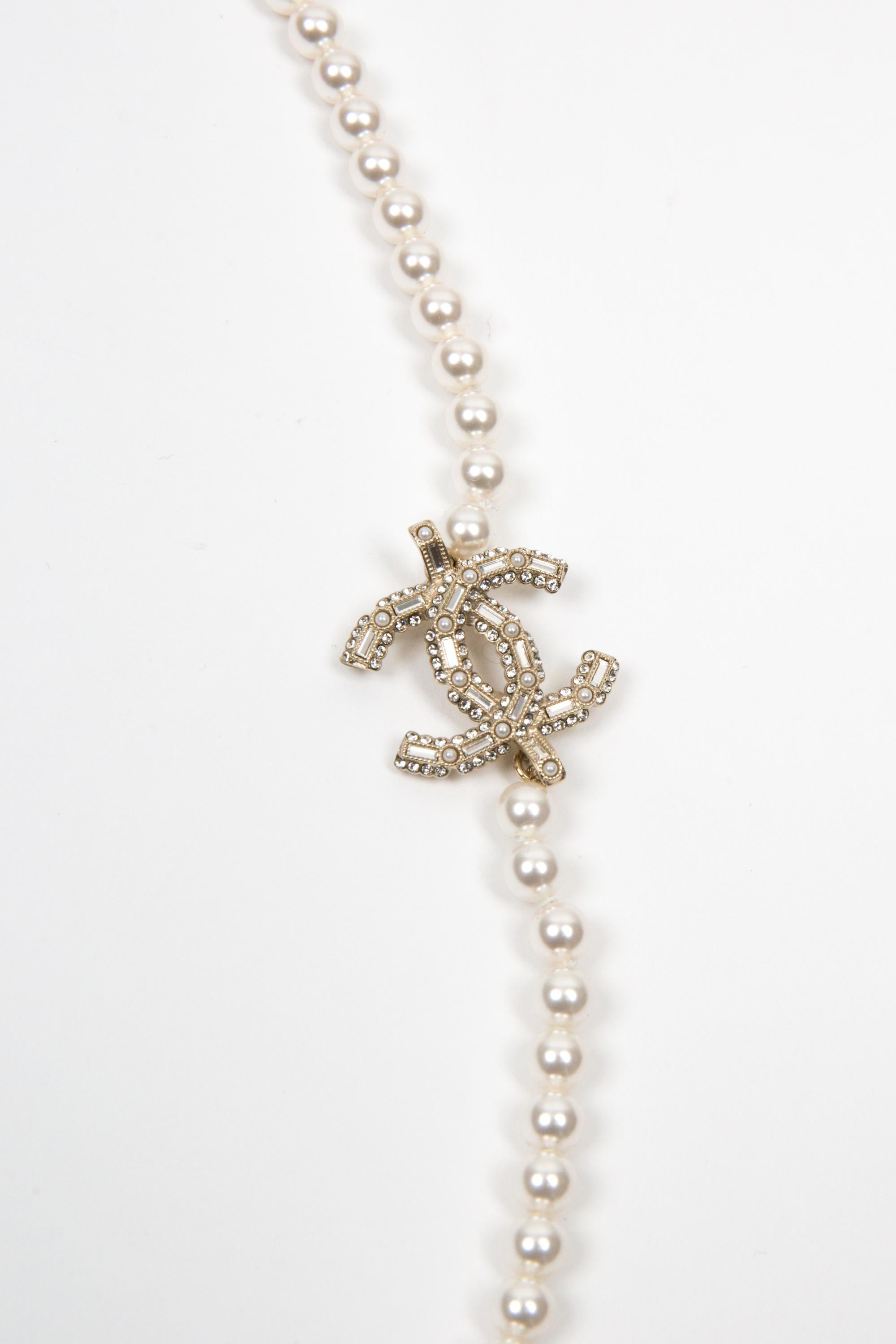 Women's Chanel Ivory Faux Pearls Embellished Long Sautoir Necklace For Sale